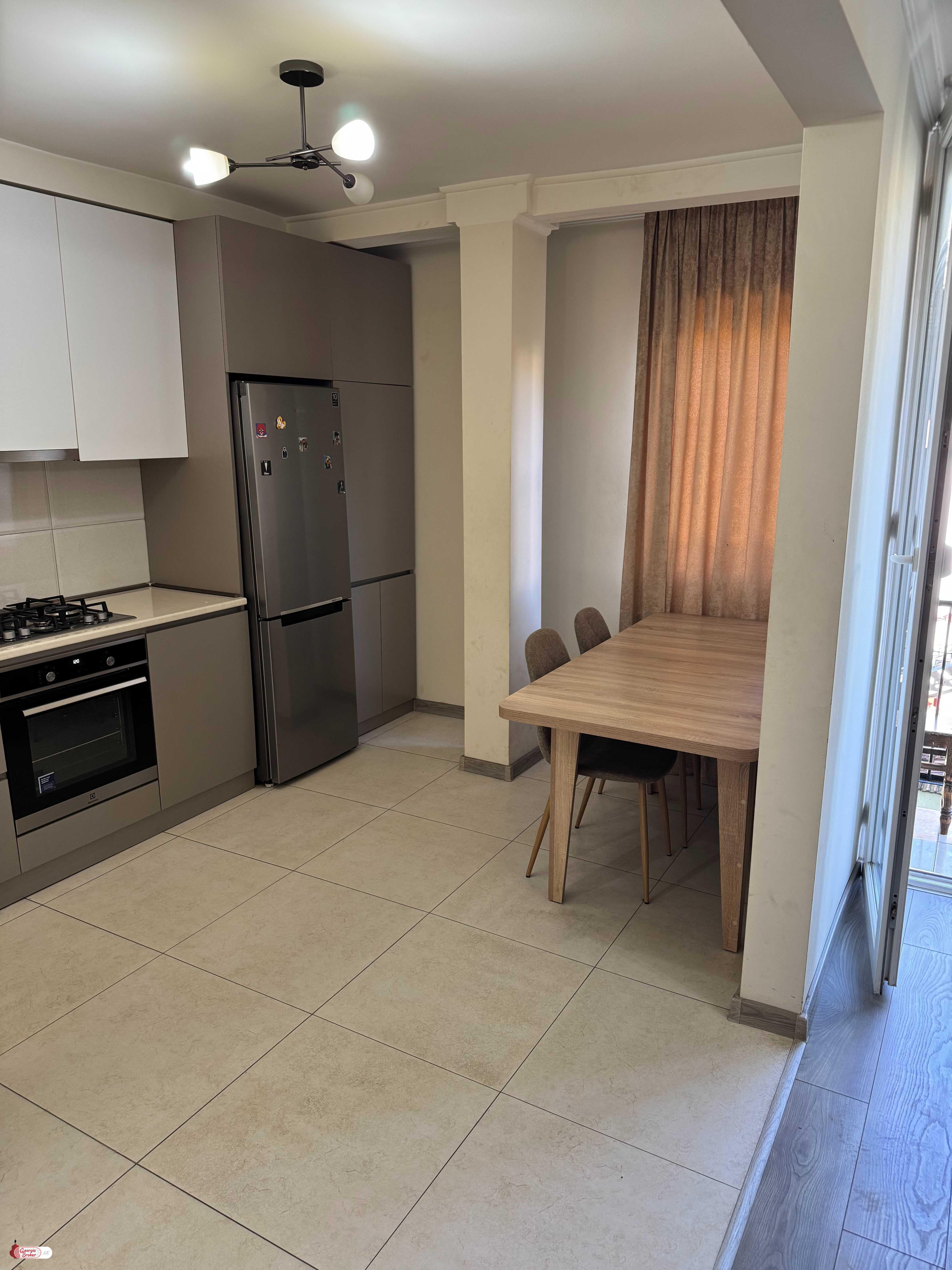 იყიდება ახალი გარემონტებული 3 ოთახიანი ბინა