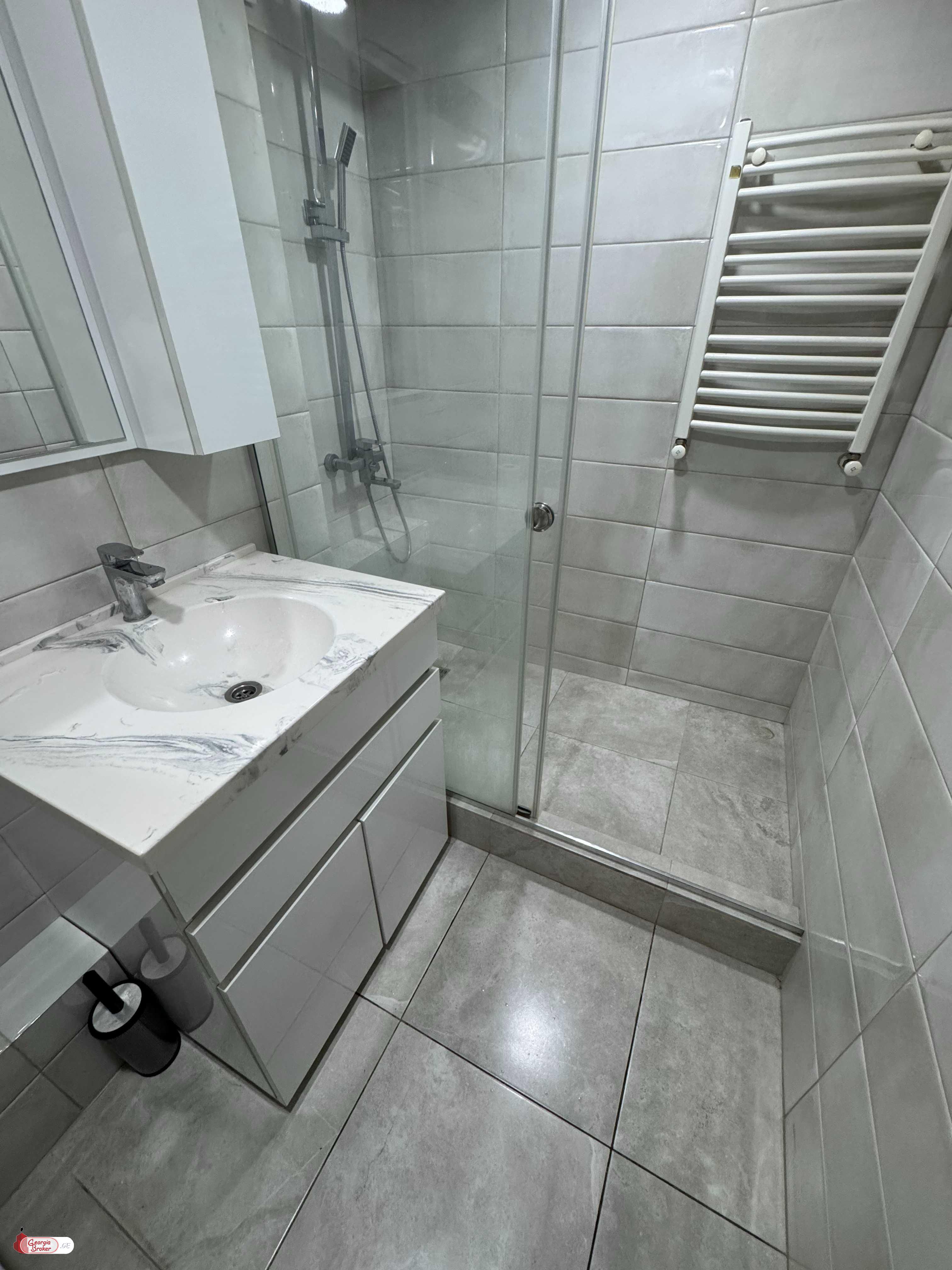 იყიდება ახალი გარემონტებული 3 ოთახიანი ბინა