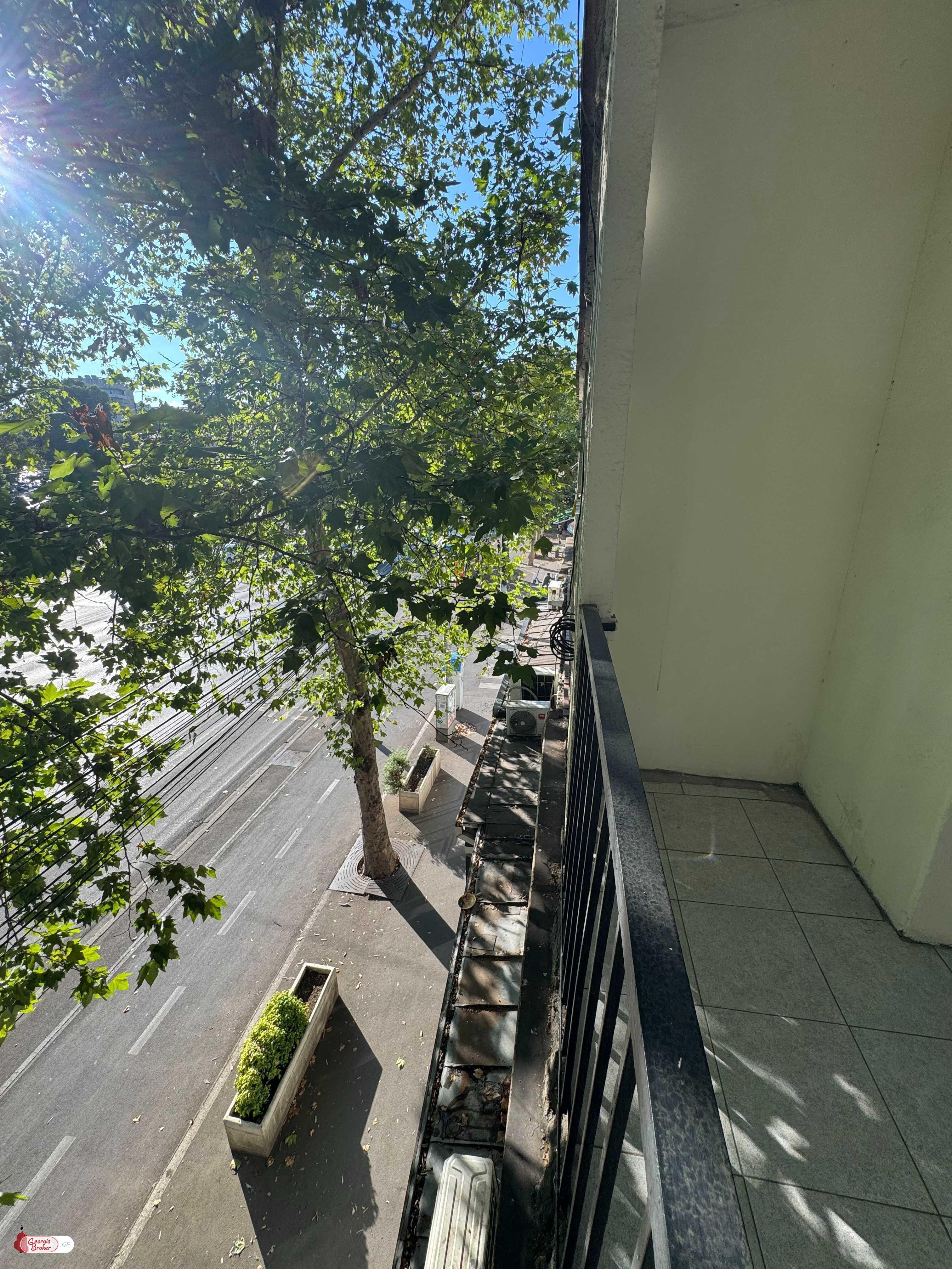 იყიდება ახალი გარემონტებული 3 ოთახიანი ბინა