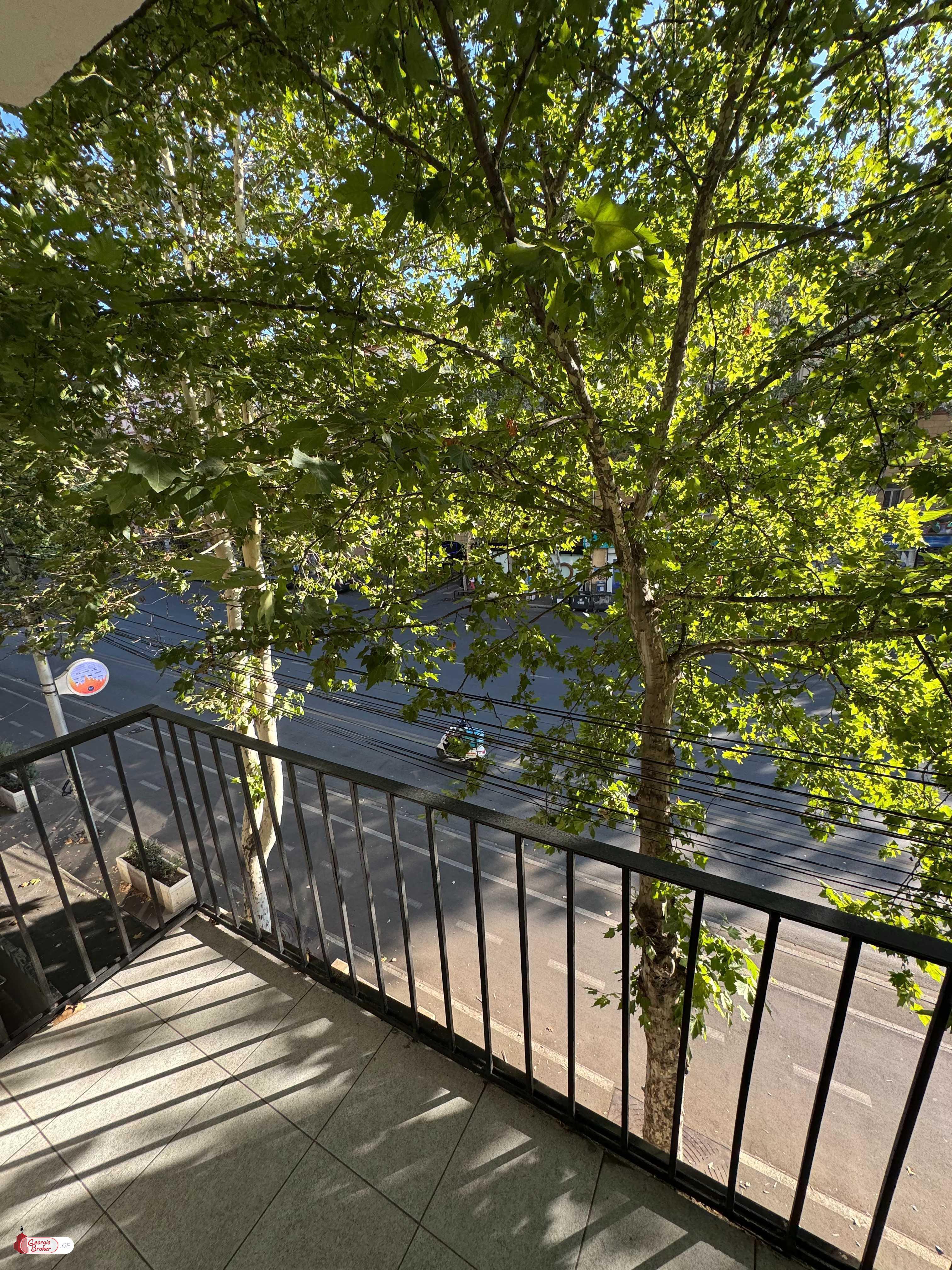 იყიდება ახალი გარემონტებული 3 ოთახიანი ბინა