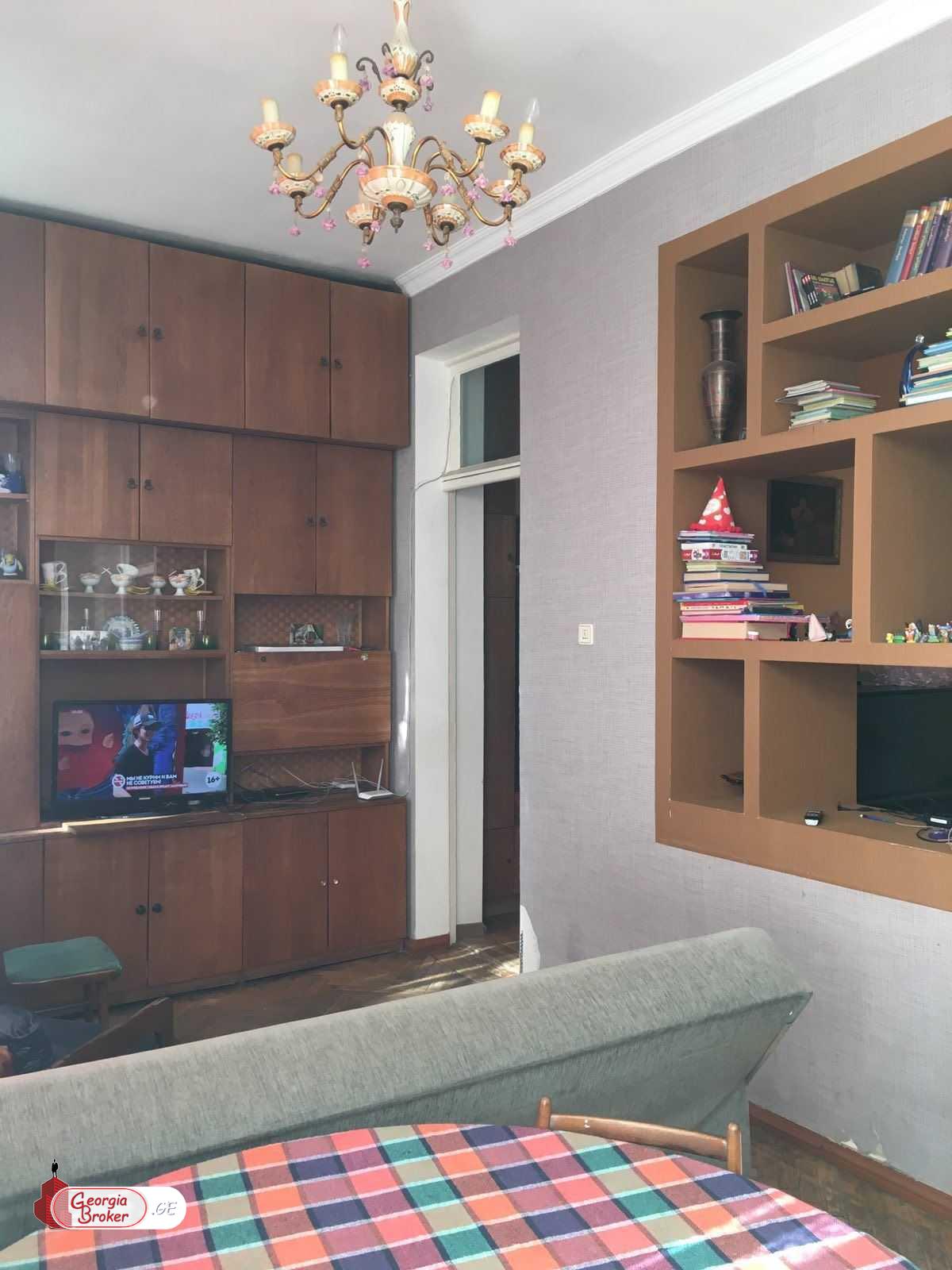 продается квартира с новым ремонтом 4-комнаты