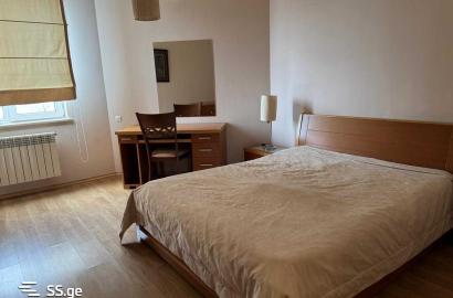 იყიდება ახალი გარემონტებული 4 ოთახიანი ბინა