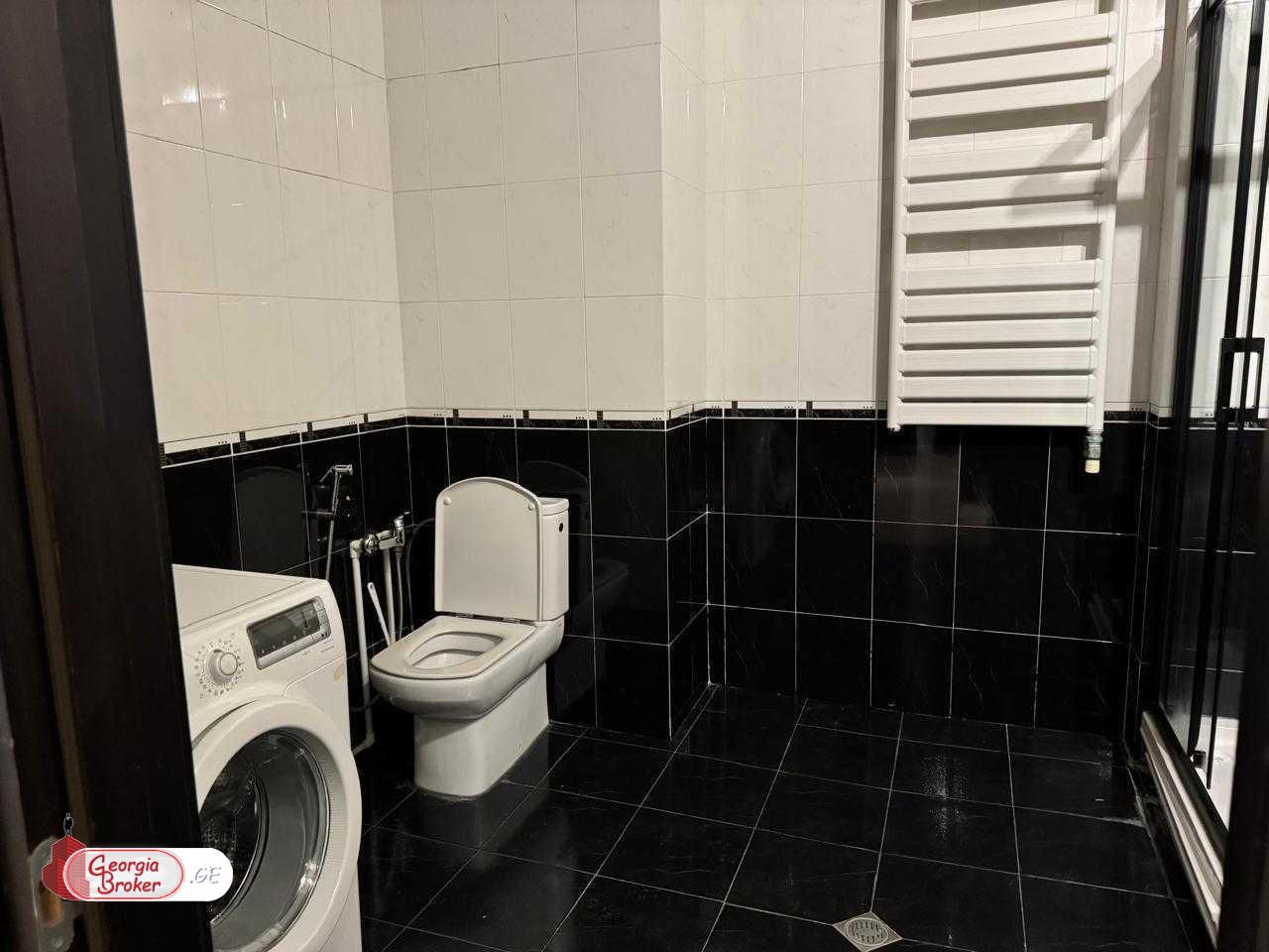 იყიდება ახალი გარემონტებული 4 ოთახიანი ბინა