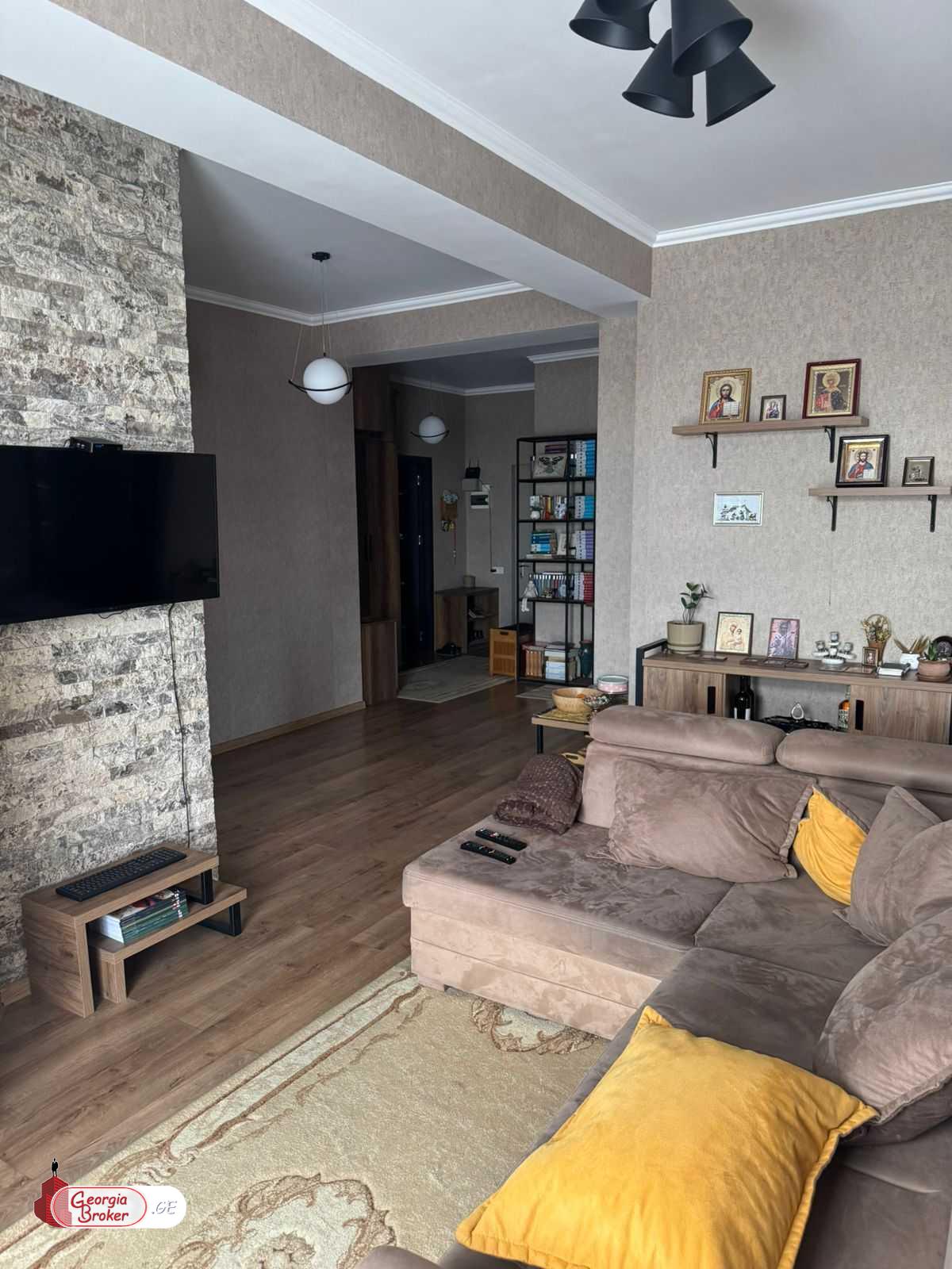 იყიდება ახალი გარემონტებული 4 ოთახიანი ბინა