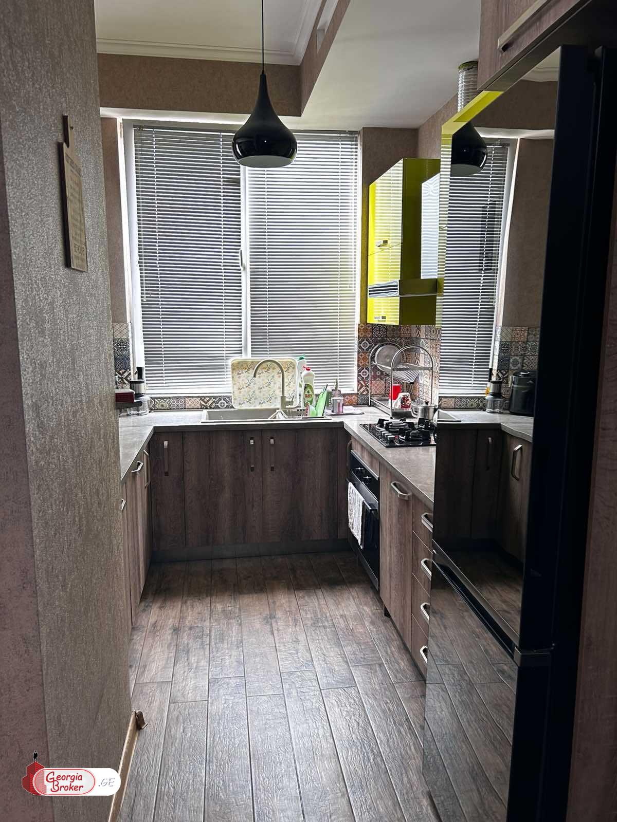 იყიდება ახალი გარემონტებული 4 ოთახიანი ბინა