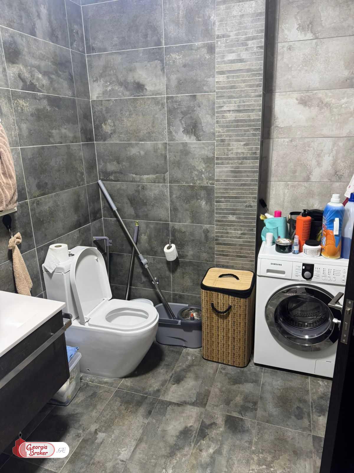 იყიდება ახალი გარემონტებული 4 ოთახიანი ბინა