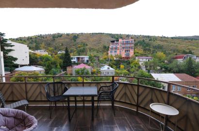 იყიდება ახალი გარემონტებული 6 ოთახიანი ბინა