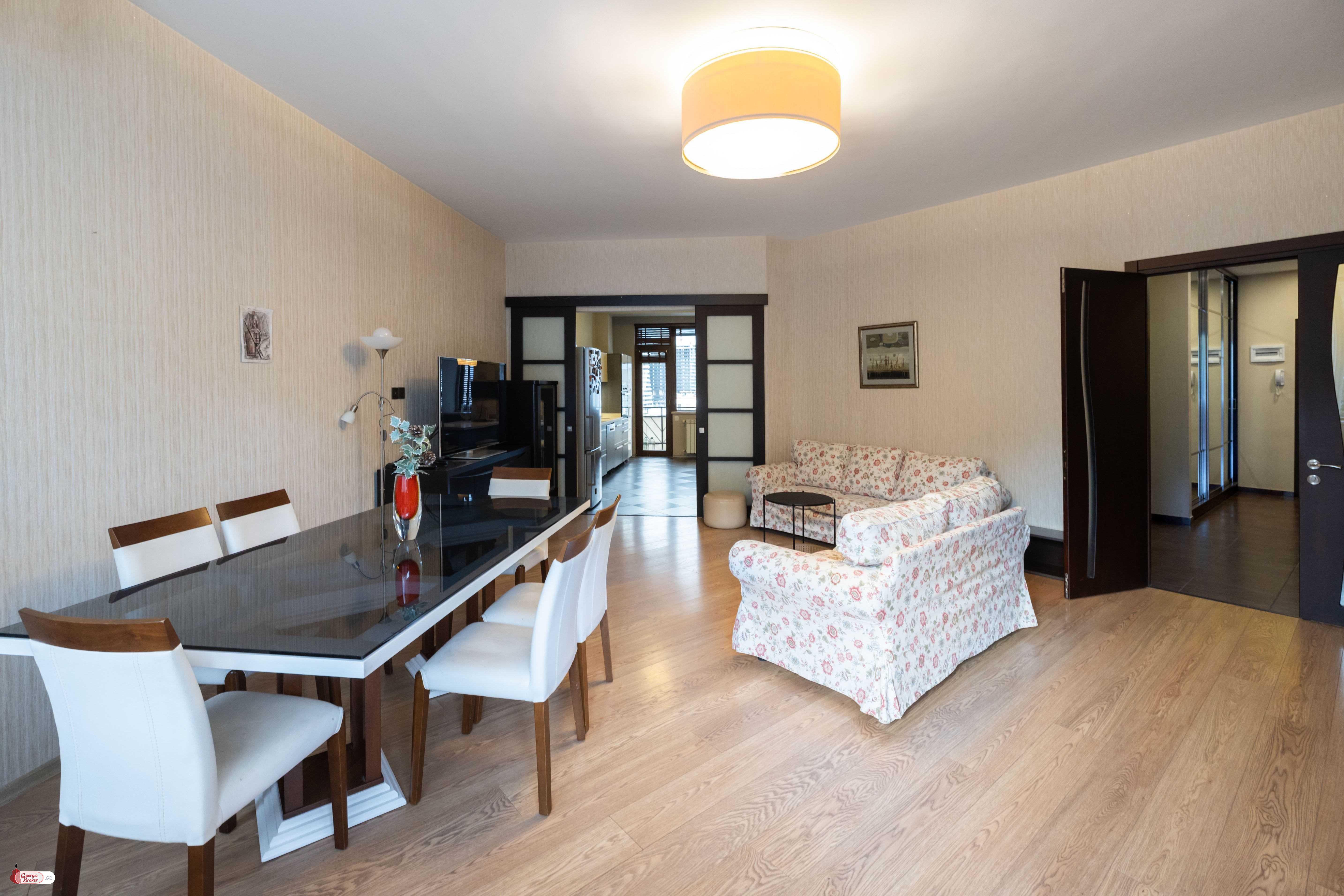 იყიდება ახალი გარემონტებული 6 ოთახიანი ბინა