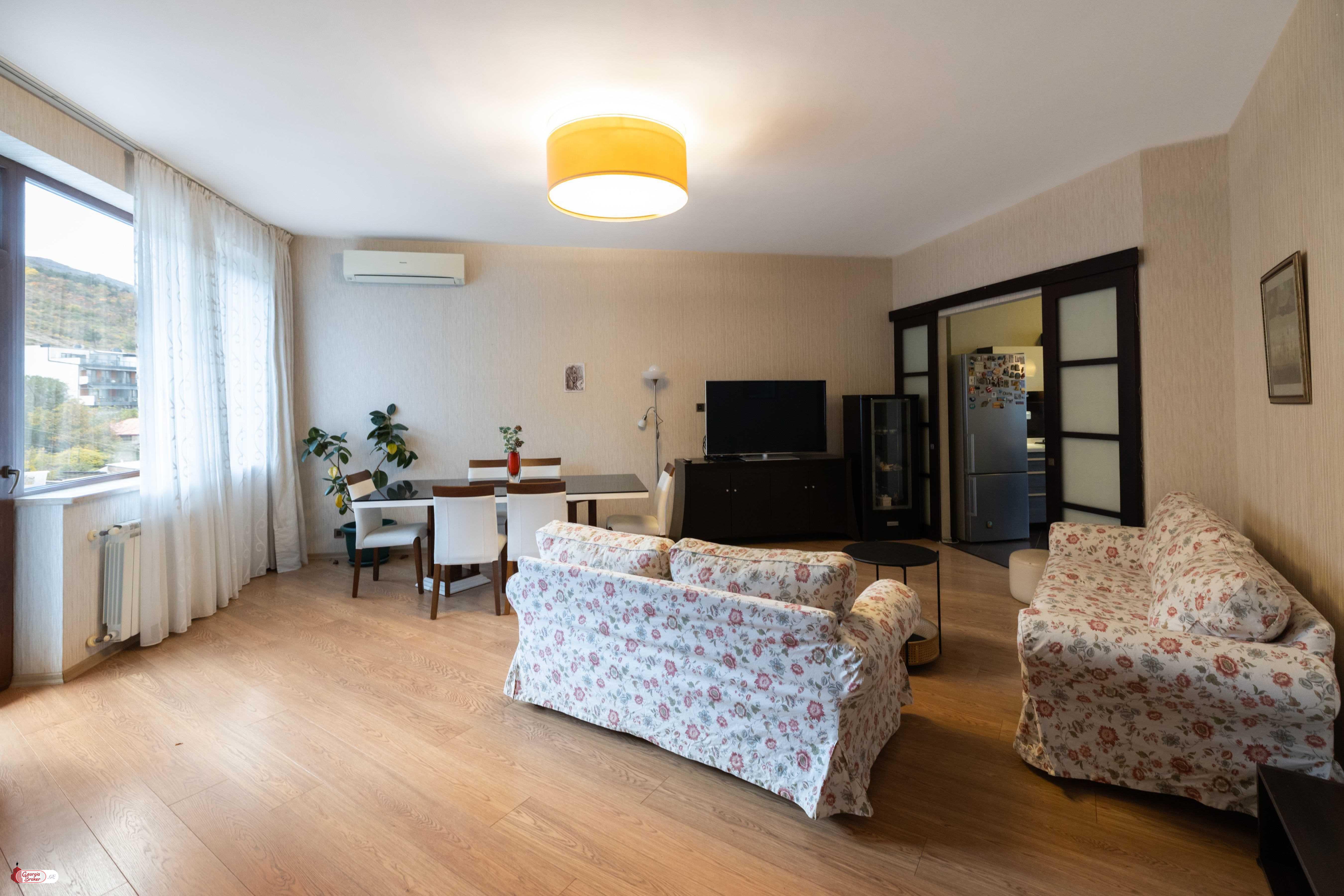 იყიდება ახალი გარემონტებული 6 ოთახიანი ბინა