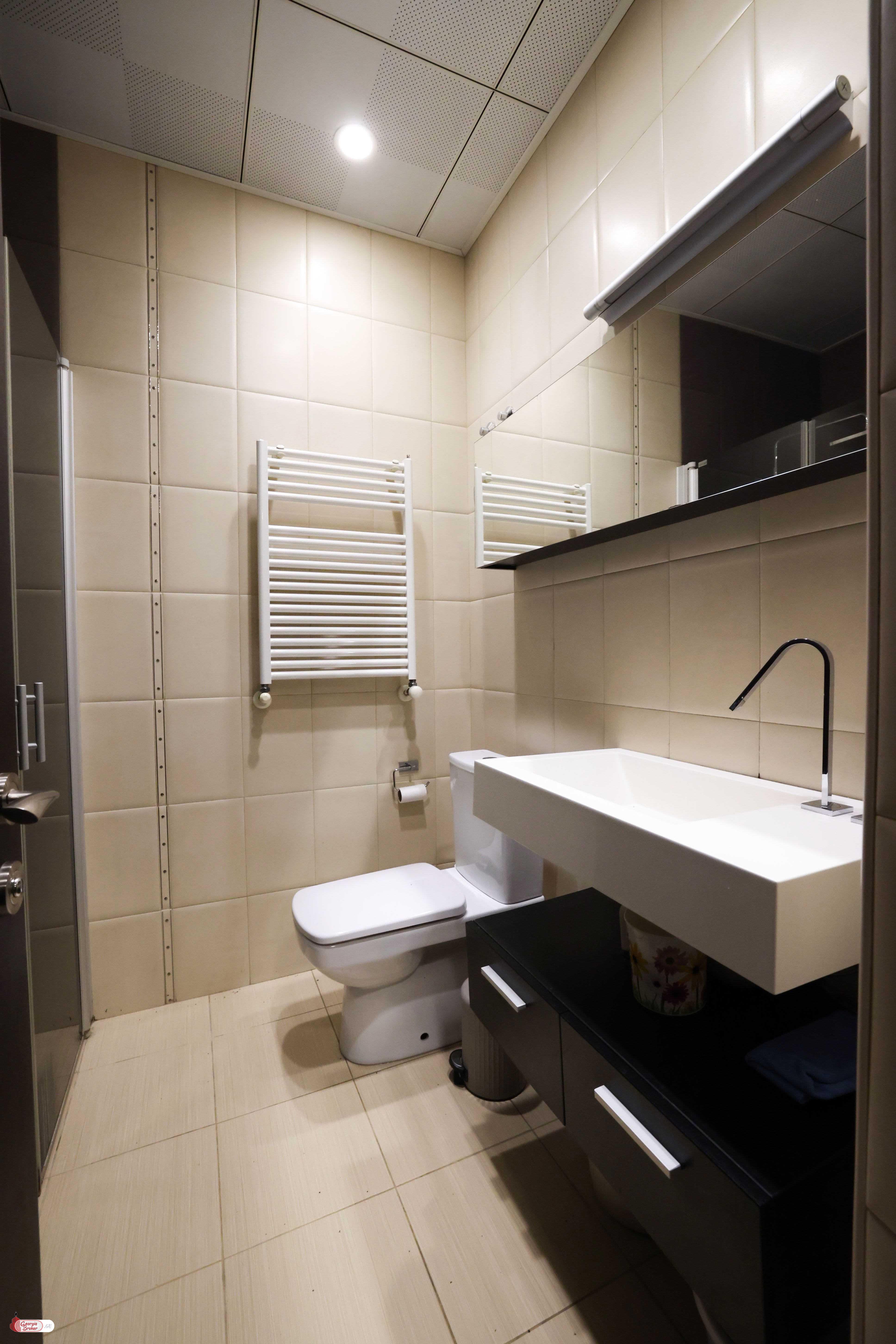 იყიდება ახალი გარემონტებული 6 ოთახიანი ბინა