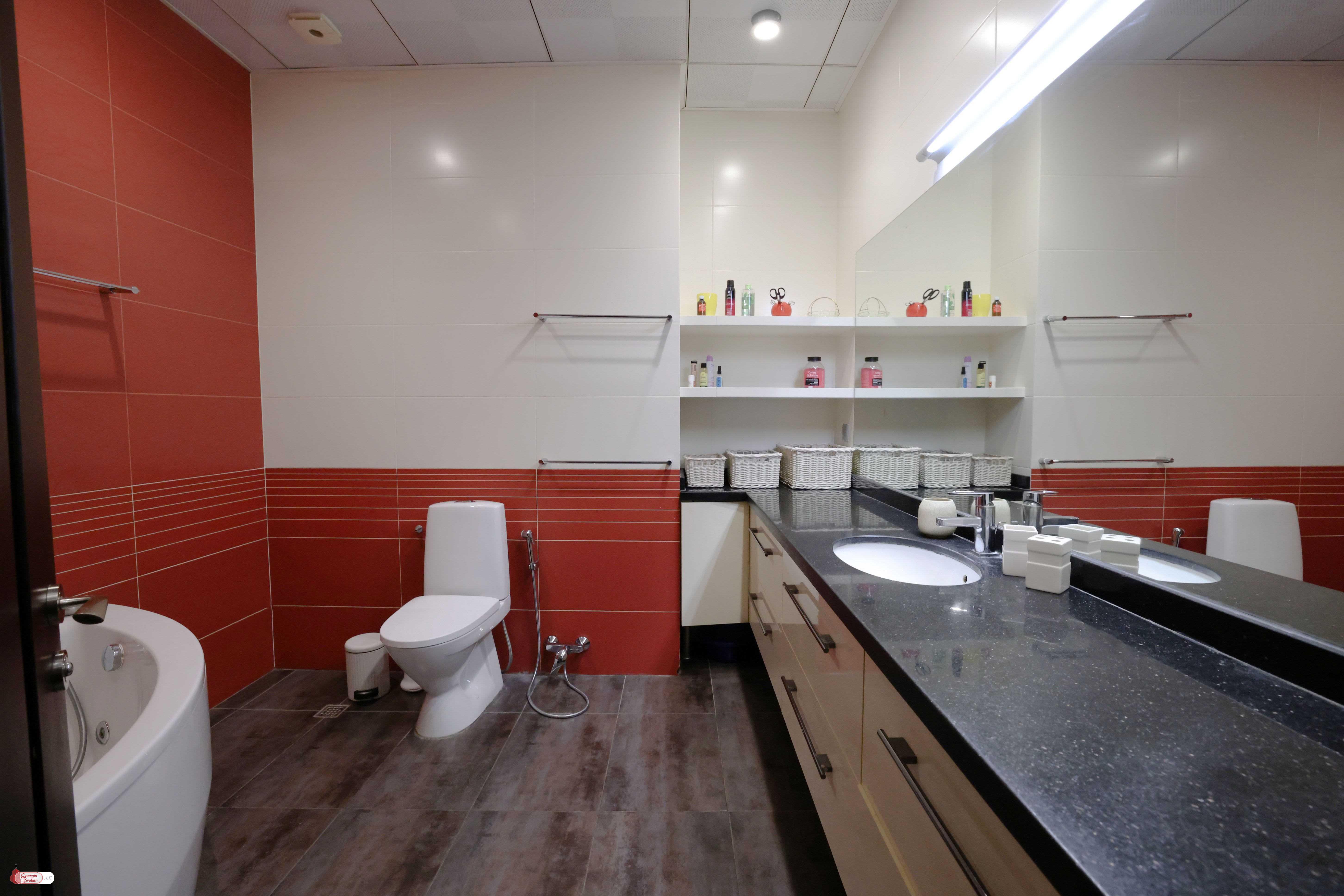 იყიდება ახალი გარემონტებული 6 ოთახიანი ბინა