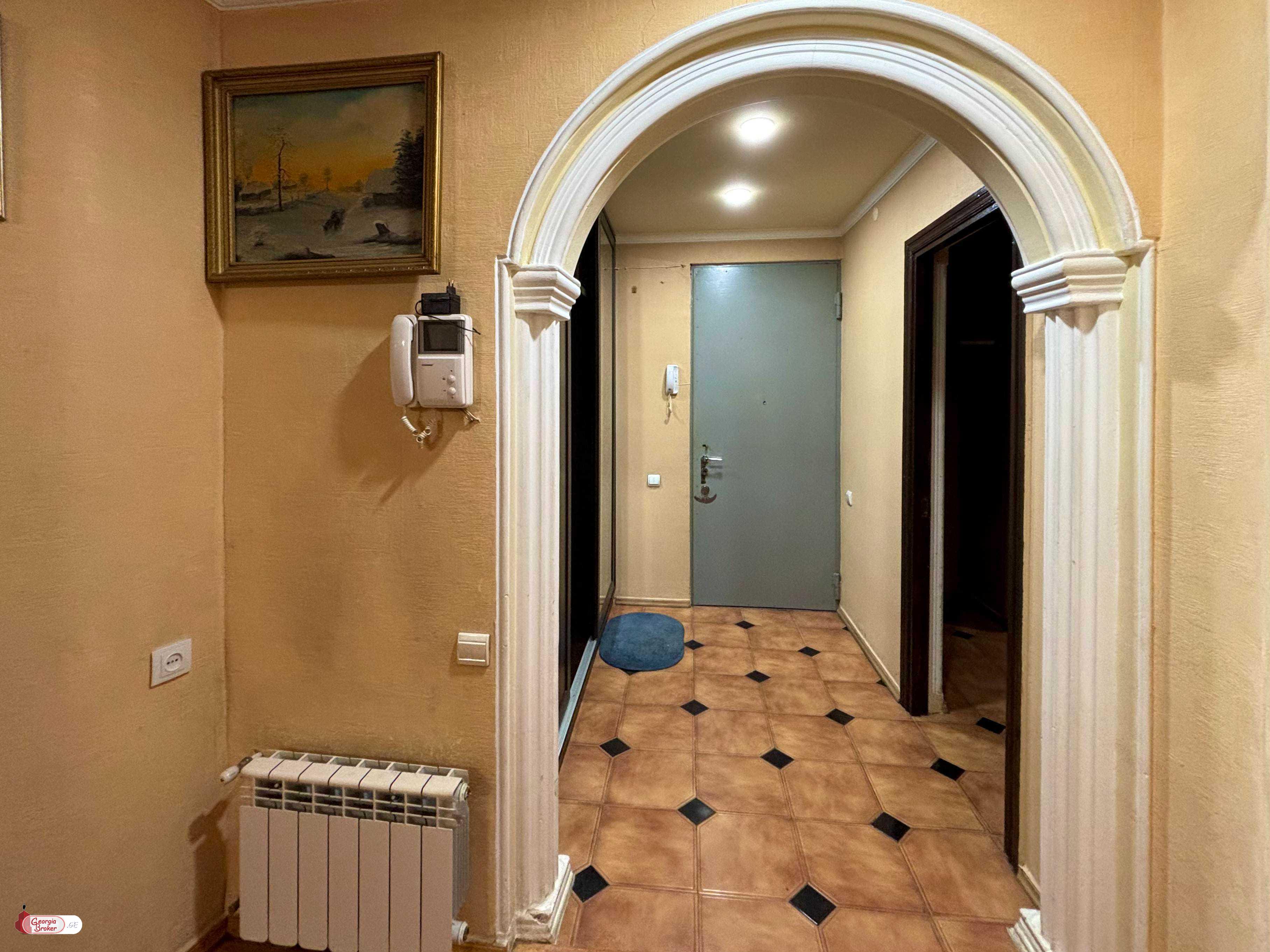 იყიდება ახალი გარემონტებული 5 ოთახიანი ბინა