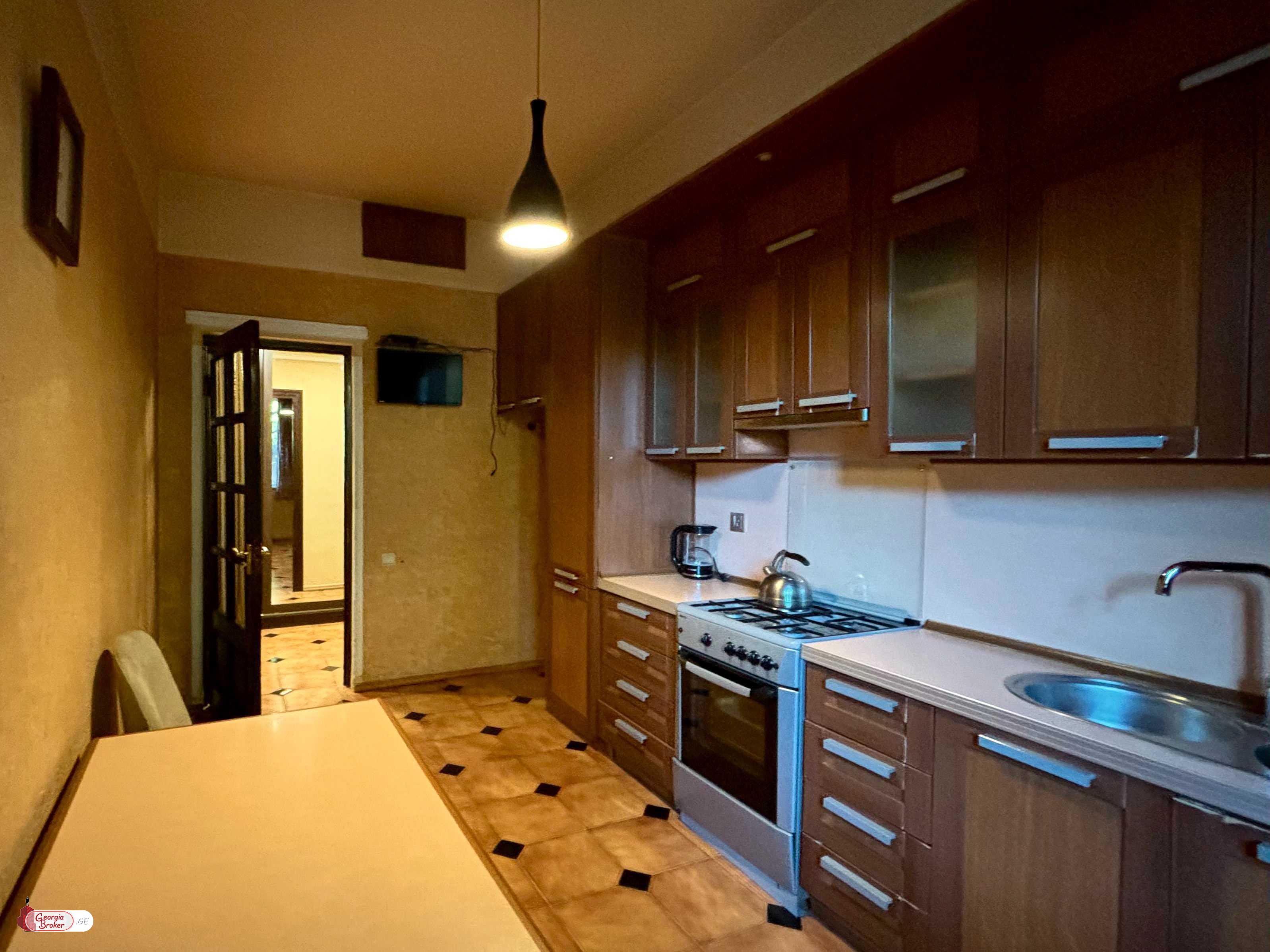 იყიდება ახალი გარემონტებული 5 ოთახიანი ბინა