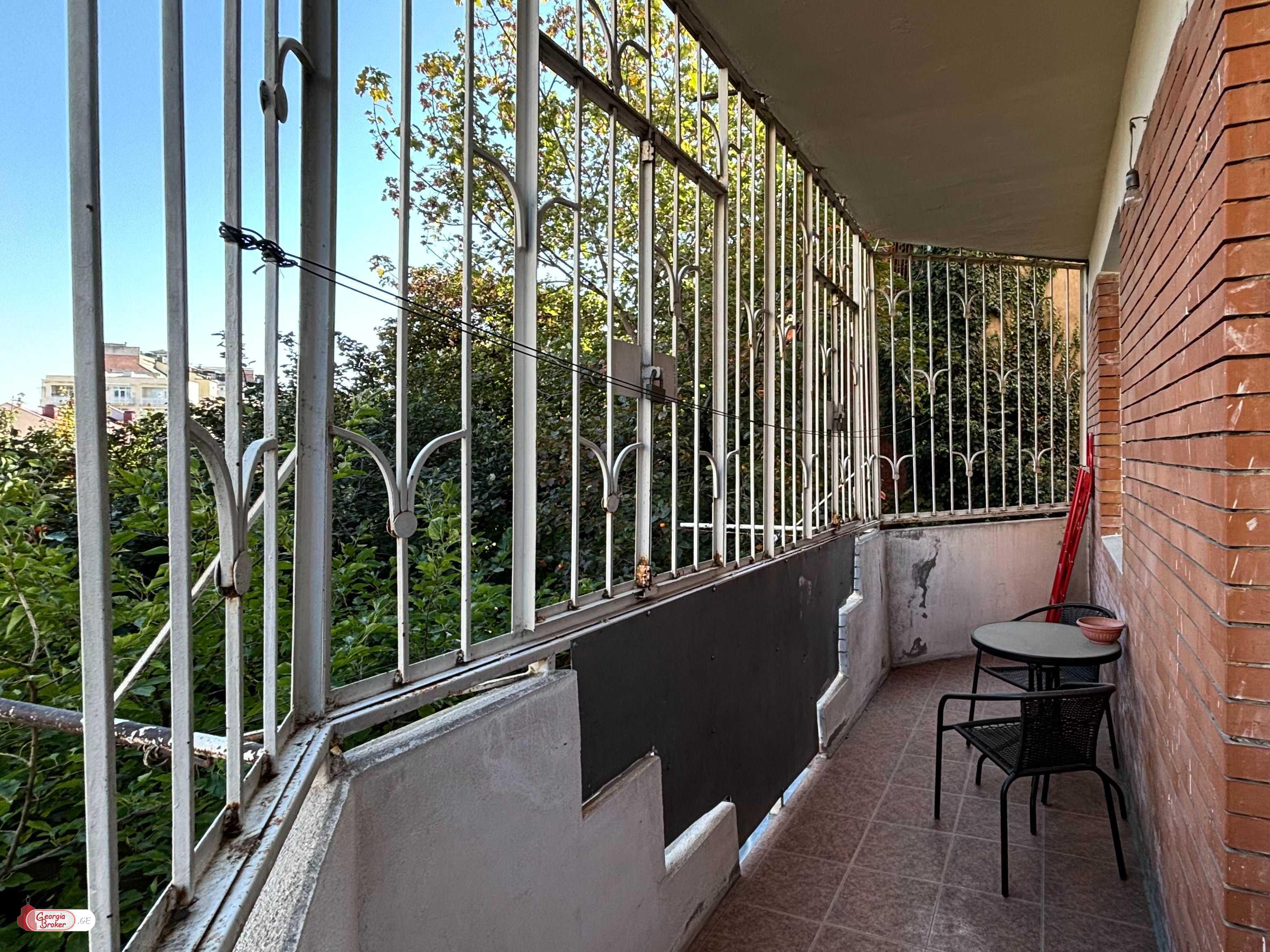 იყიდება ახალი გარემონტებული 5 ოთახიანი ბინა