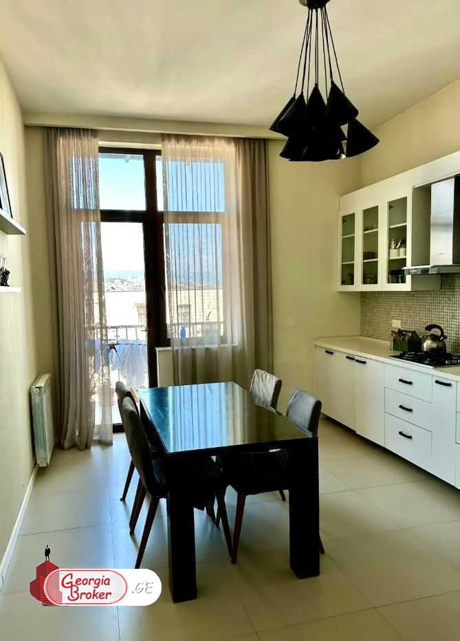 продается квартира с новым ремонтом 5-комнат