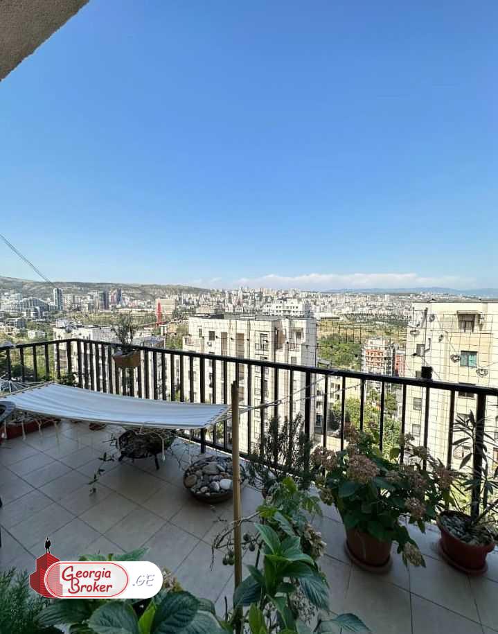 продается квартира с новым ремонтом 5-комнат