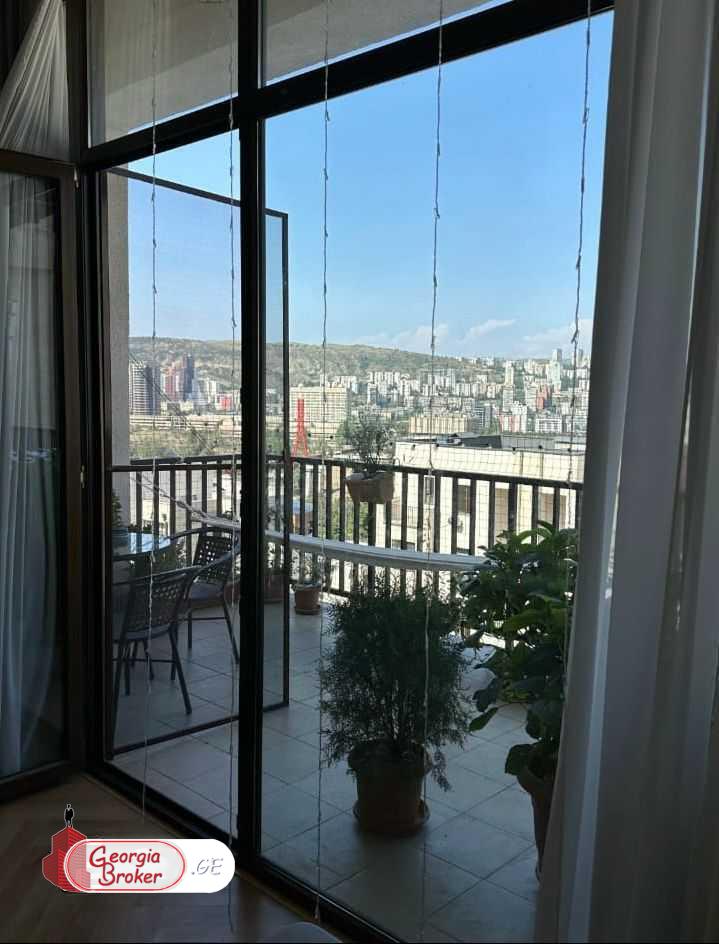 продается квартира с новым ремонтом 5-комнат