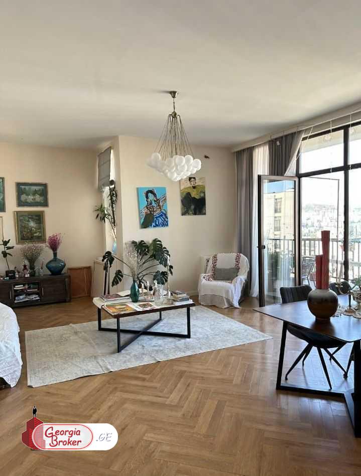 продается квартира с новым ремонтом 5-комнат