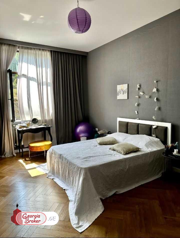 продается квартира с новым ремонтом 5-комнат