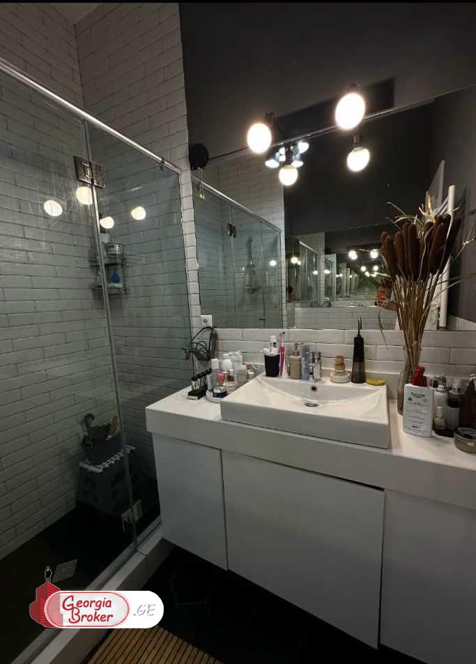 продается квартира с новым ремонтом 5-комнат