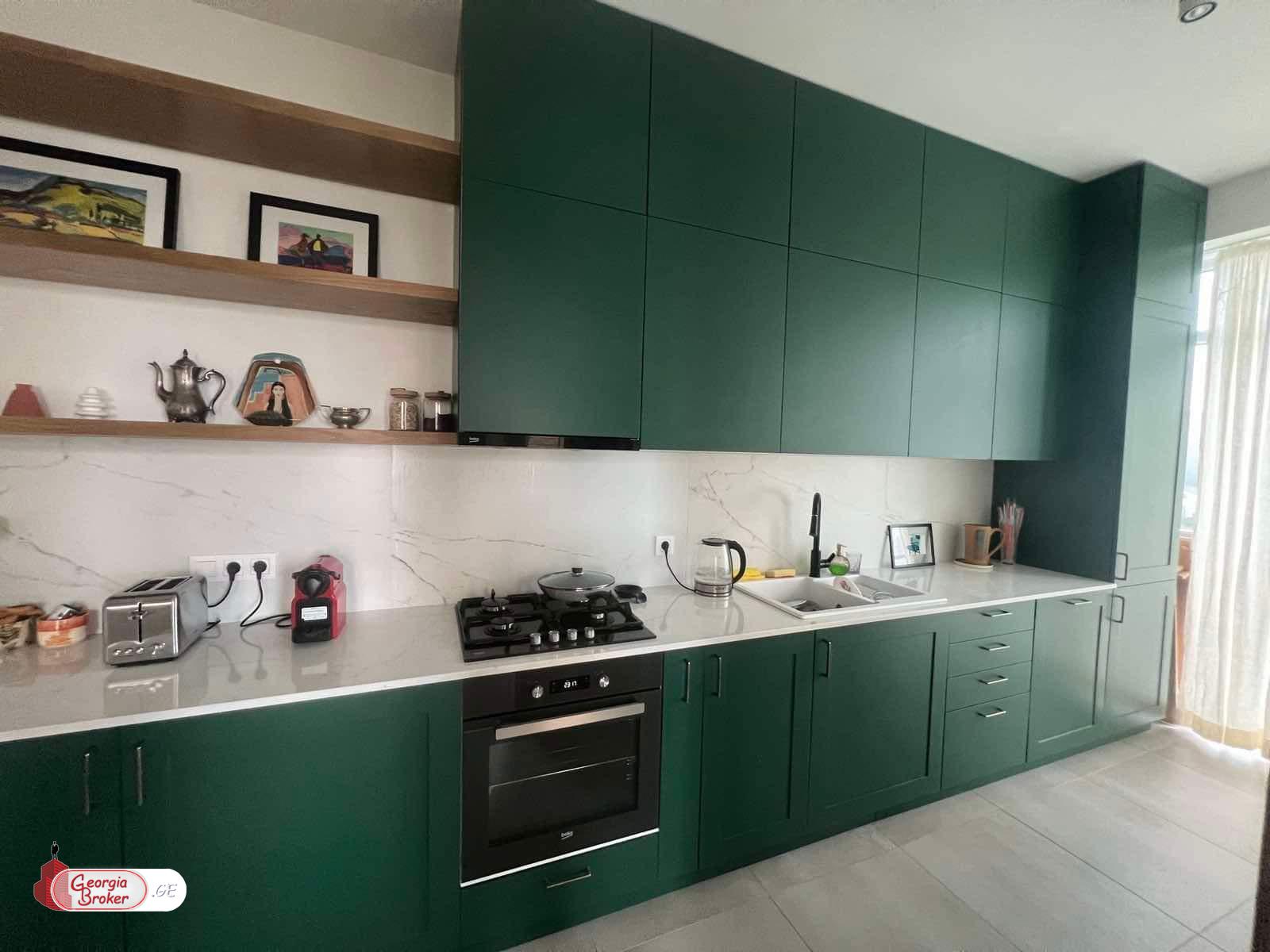 продается квартира с новым ремонтом 4-комнаты