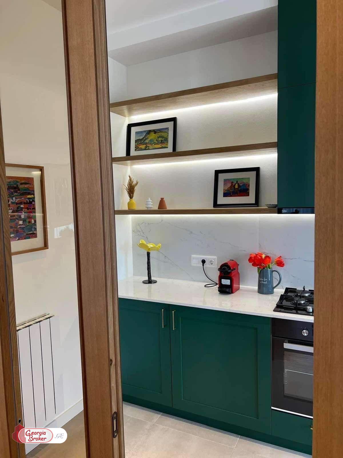 продается квартира с новым ремонтом 4-комнаты