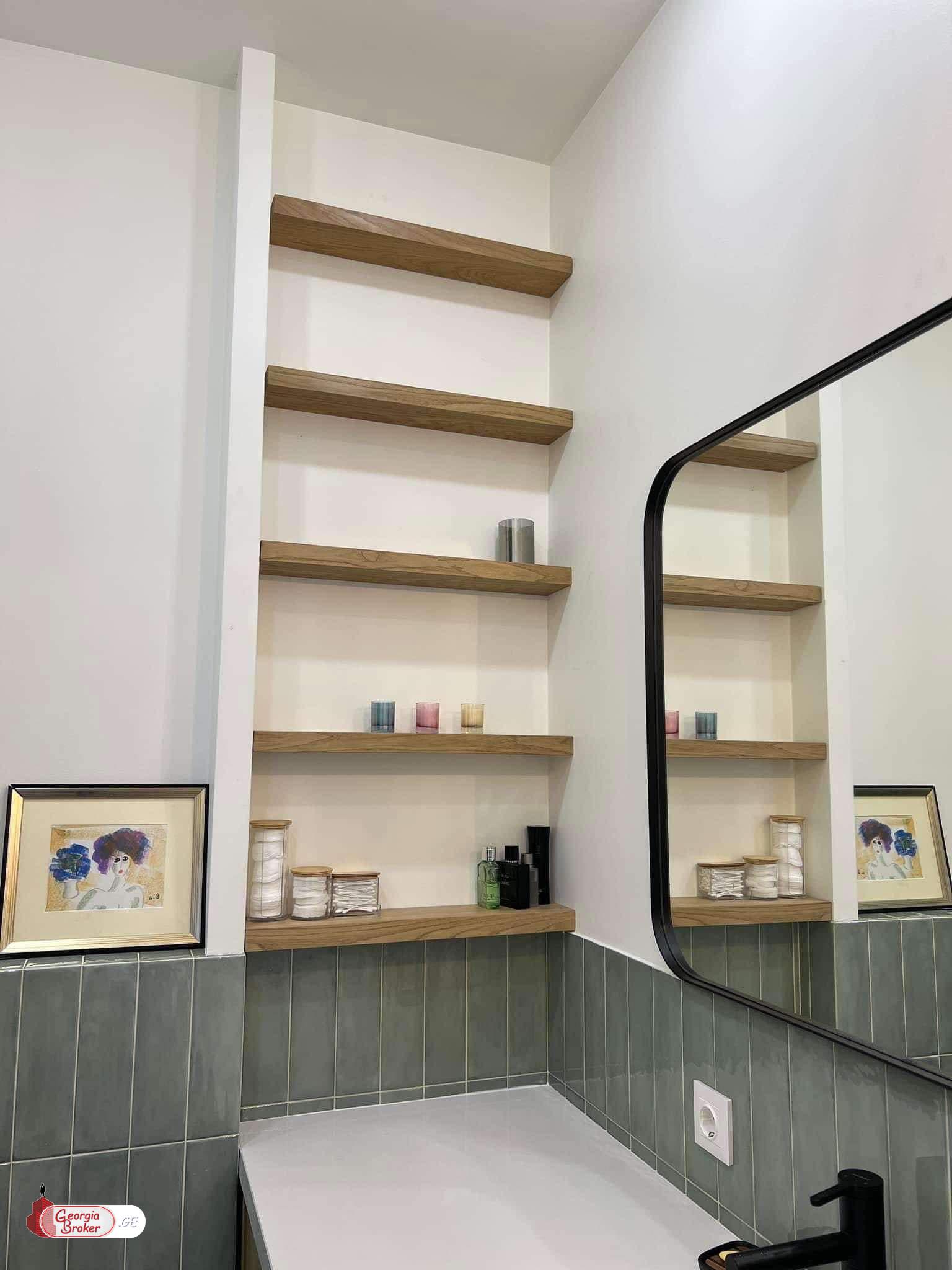 продается квартира с новым ремонтом 4-комнаты