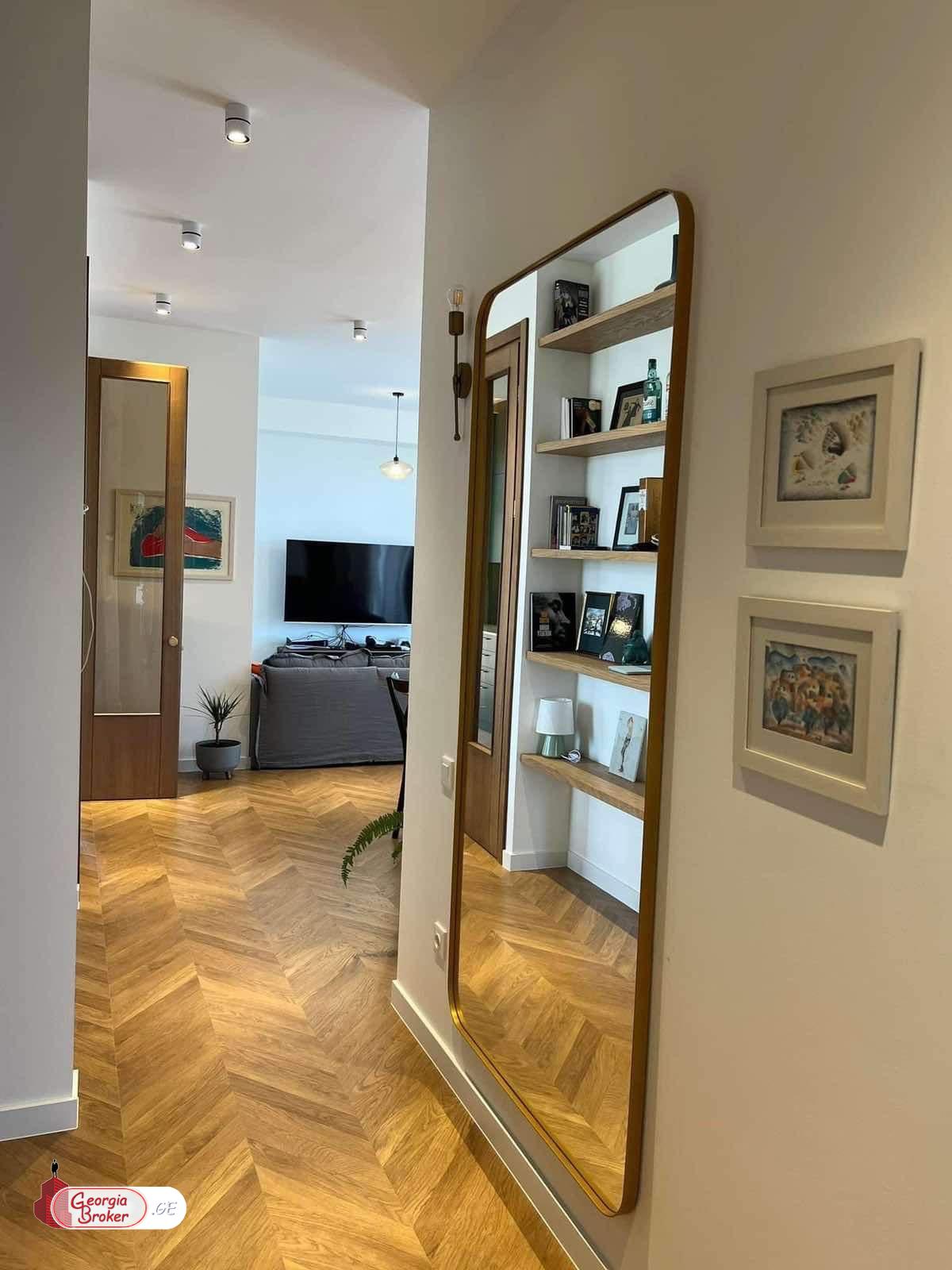 продается квартира с новым ремонтом 4-комнаты