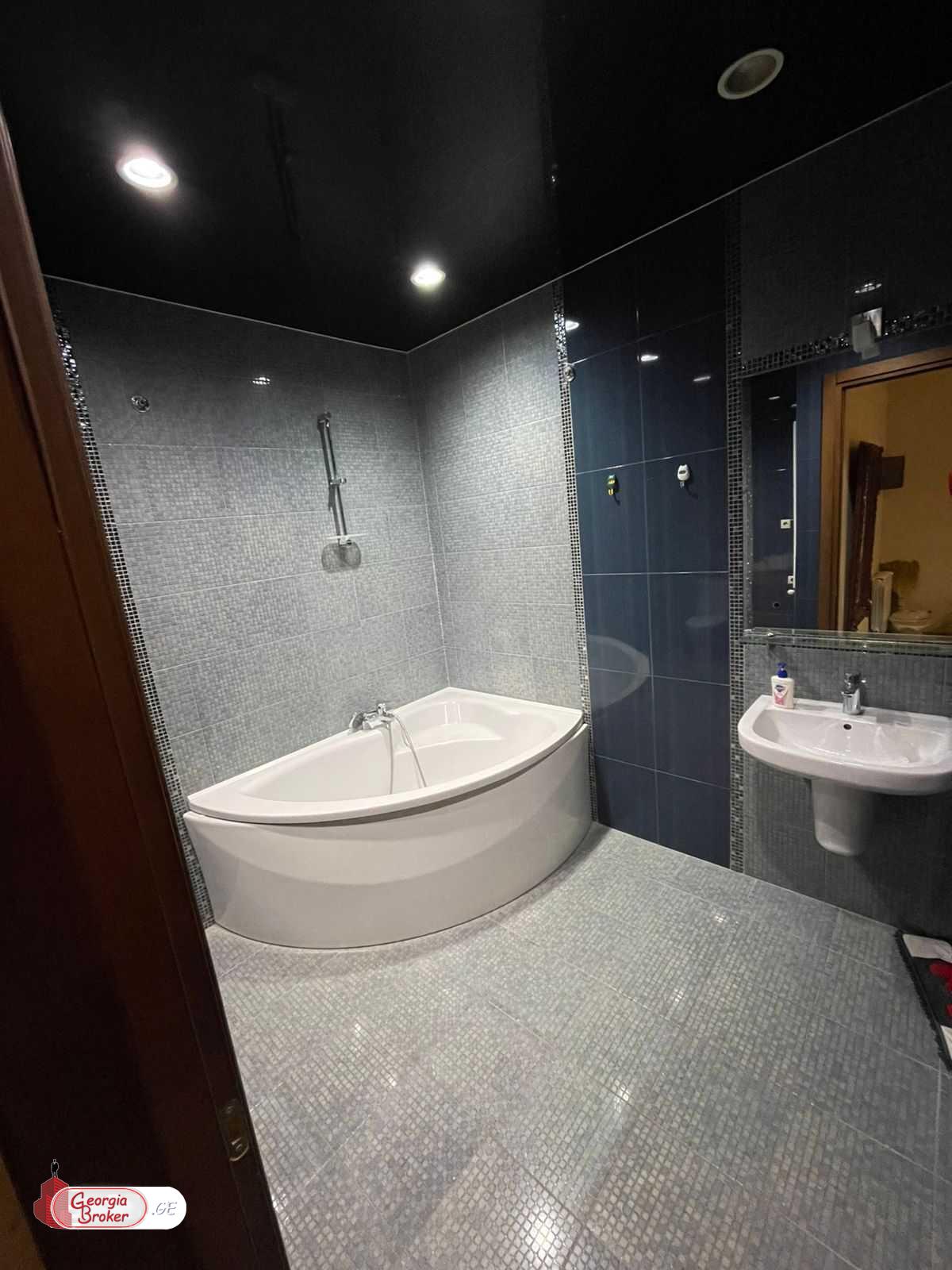 იყიდება ახალი გარემონტებული 3 ოთახიანი ბინა