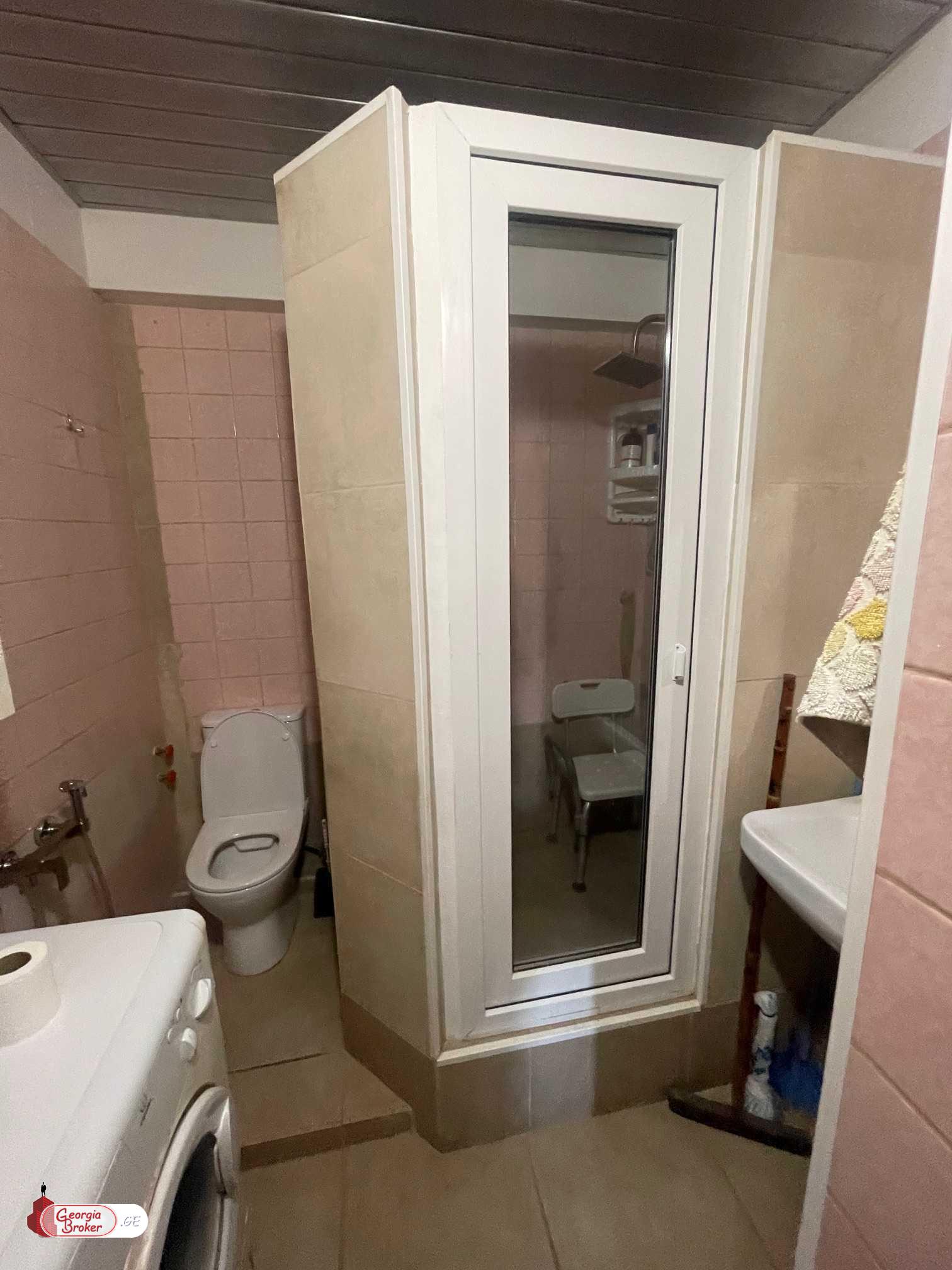 იყიდება ახალი გარემონტებული 3 ოთახიანი ბინა