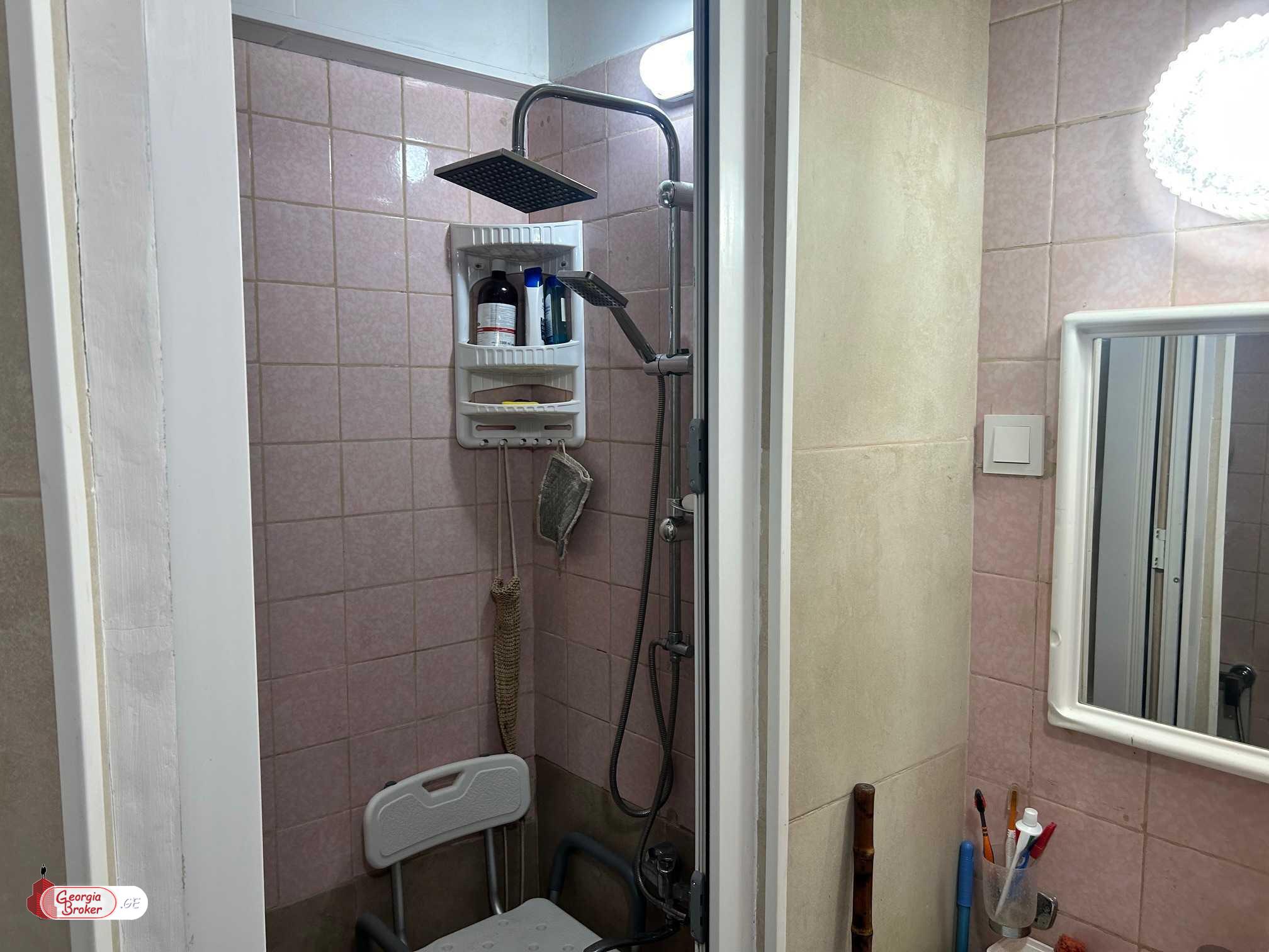 იყიდება ახალი გარემონტებული 3 ოთახიანი ბინა