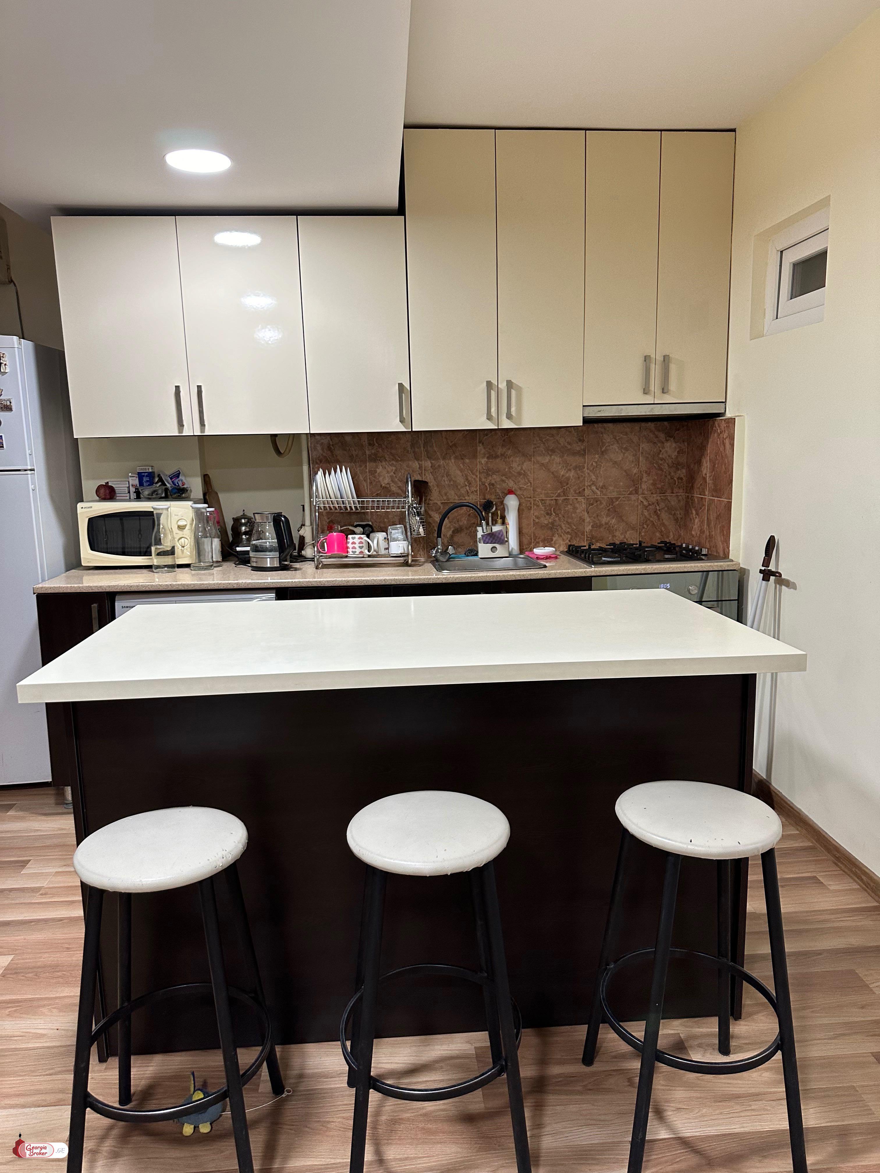 იყიდება ახალი გარემონტებული 3 ოთახიანი ბინა