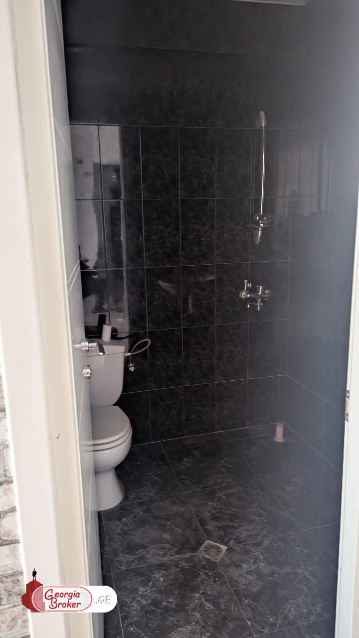 იყიდება ახალი გარემონტებული 5 ოთახიანი ბინა