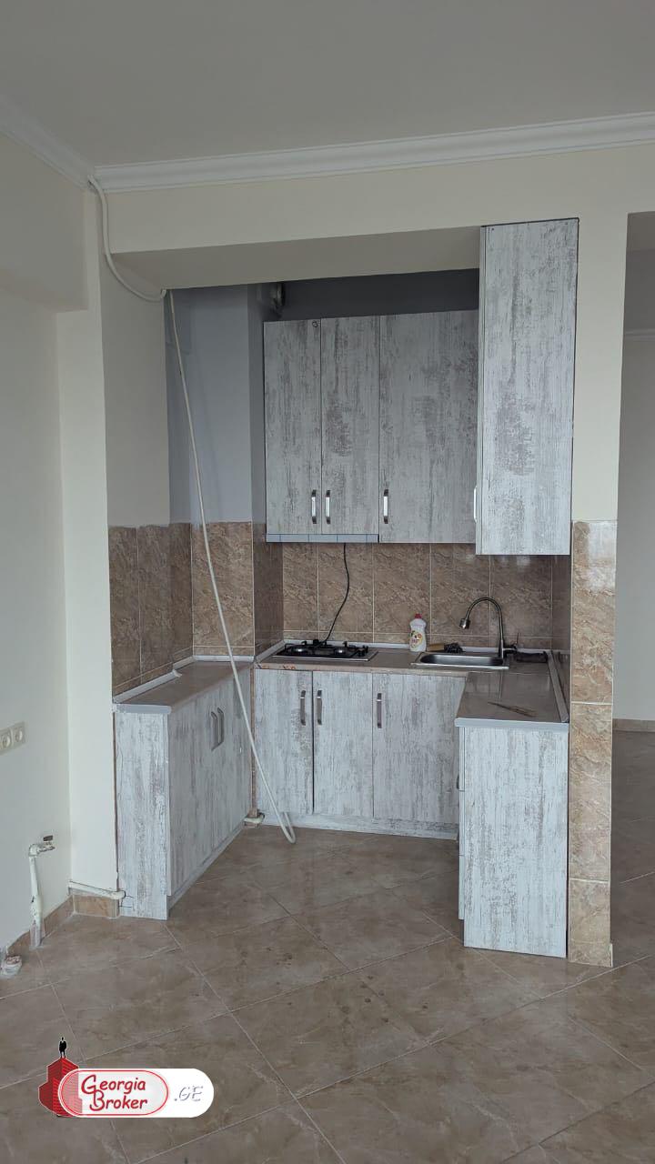 იყიდება ახალი გარემონტებული 5 ოთახიანი ბინა