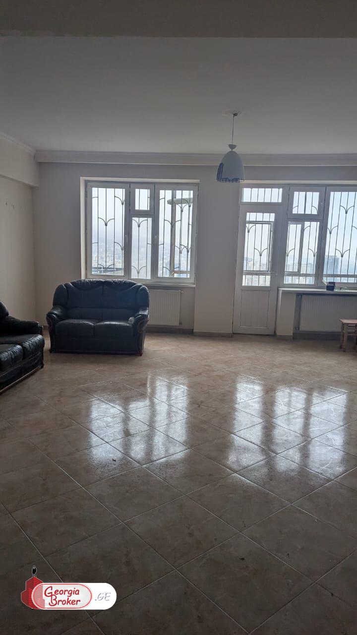 იყიდება ახალი გარემონტებული 5 ოთახიანი ბინა