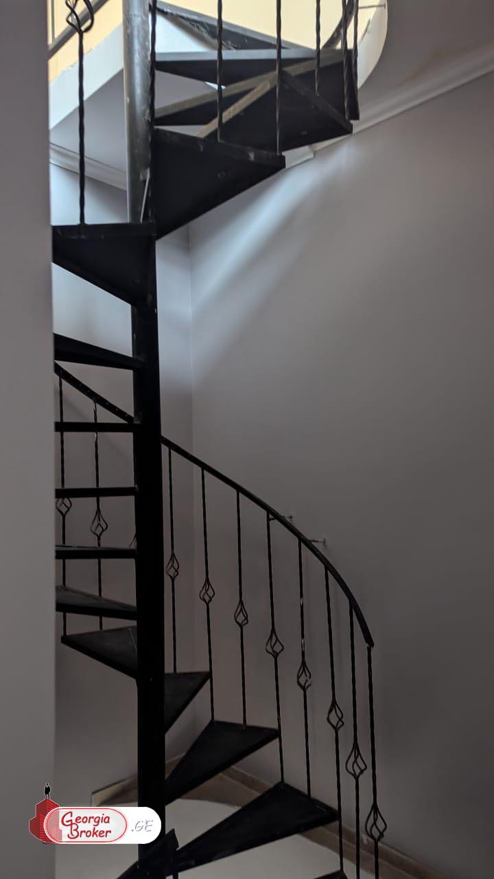 იყიდება ახალი გარემონტებული 5 ოთახიანი ბინა