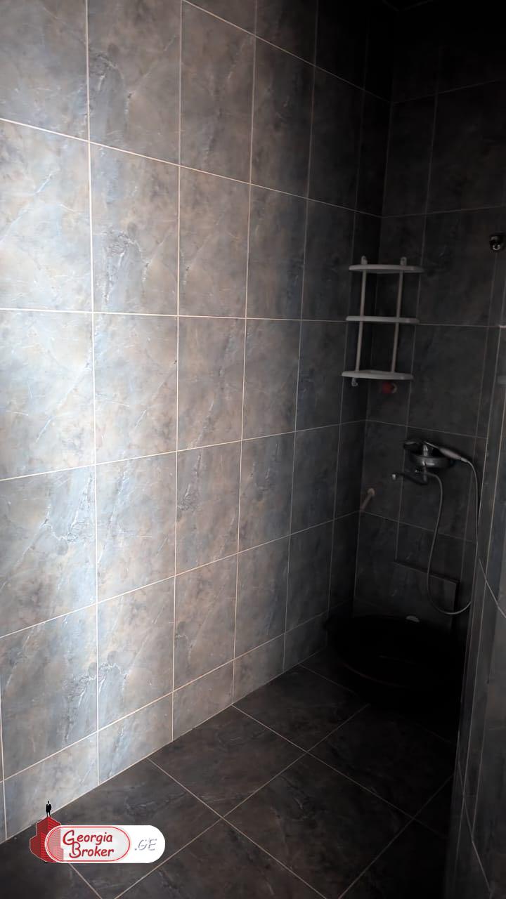 იყიდება ახალი გარემონტებული 5 ოთახიანი ბინა