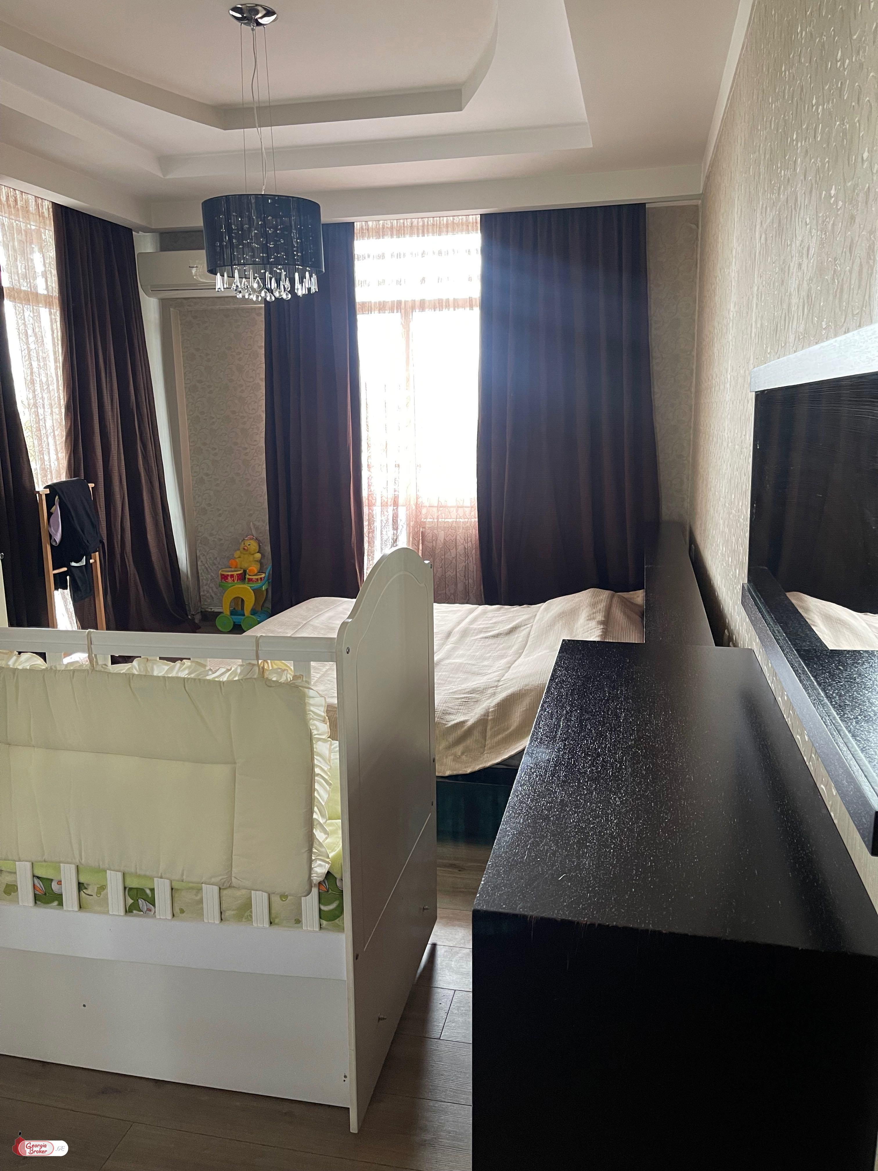 продается квартира с новым ремонтом 4-комнаты