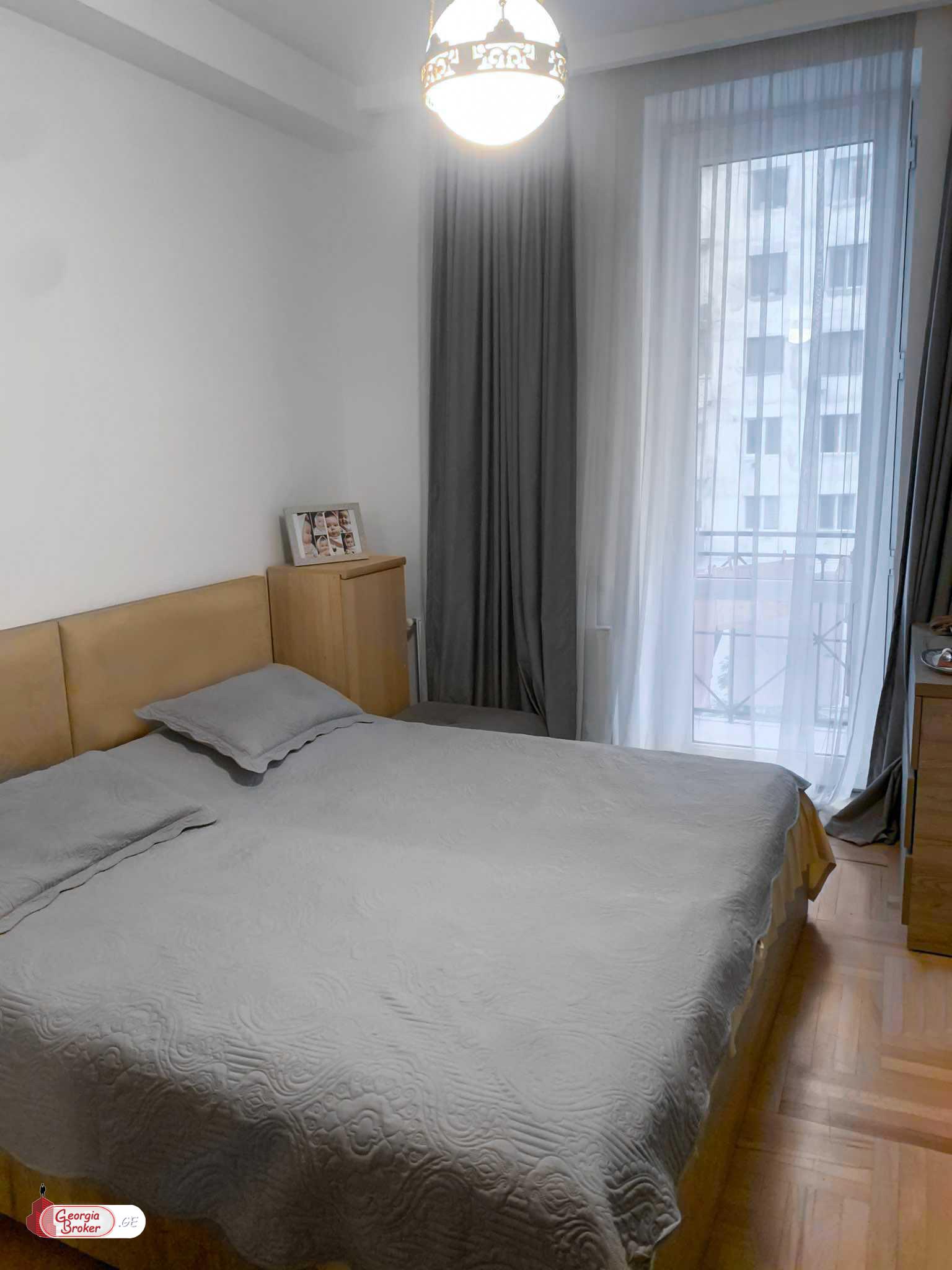 продается квартира с новым ремонтом 3-комнаты