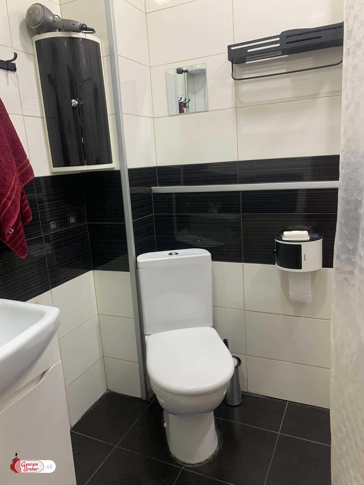 продается квартира с новым ремонтом 3-комнаты