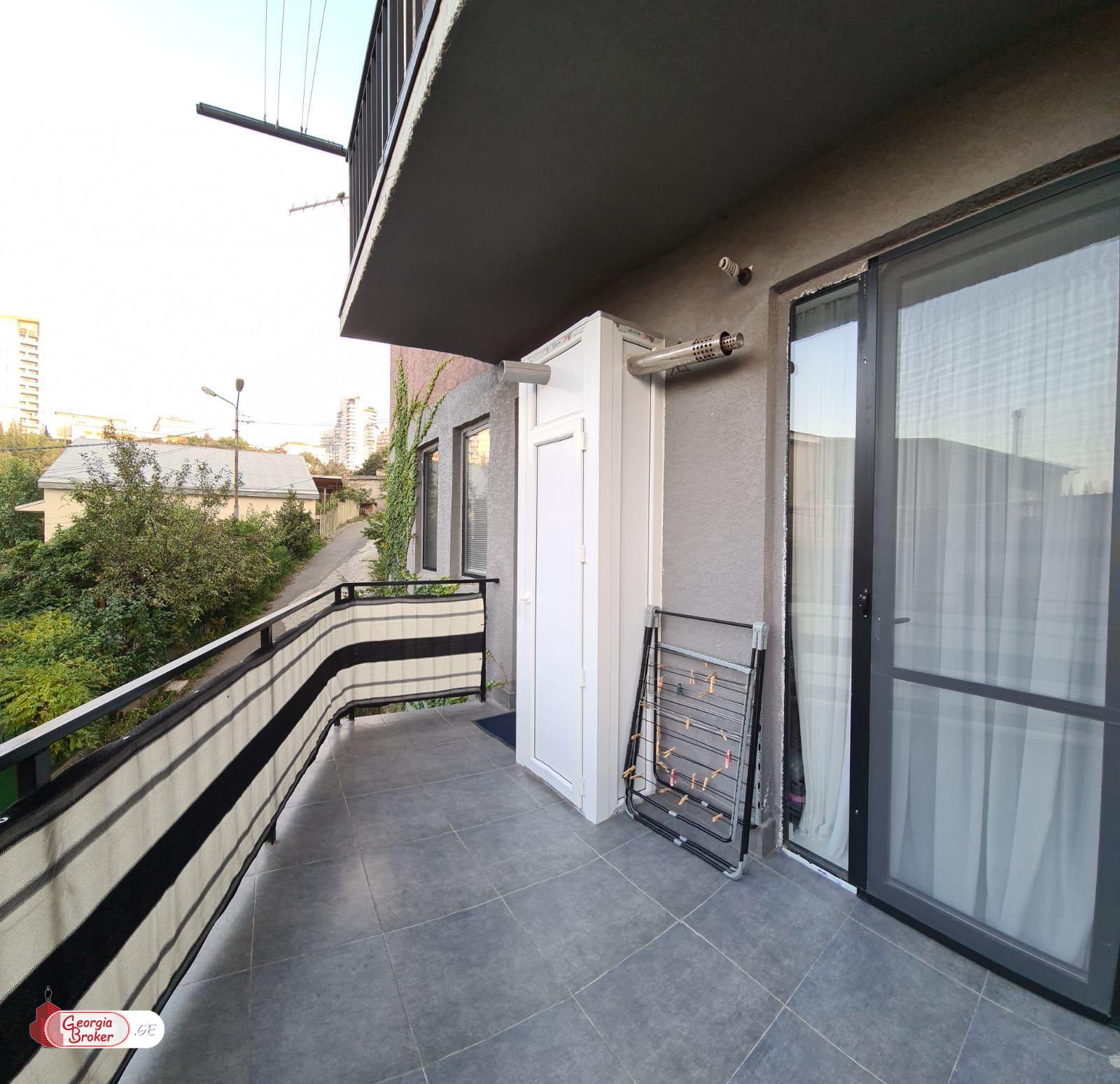 продается квартира с новым ремонтом 4-комнаты