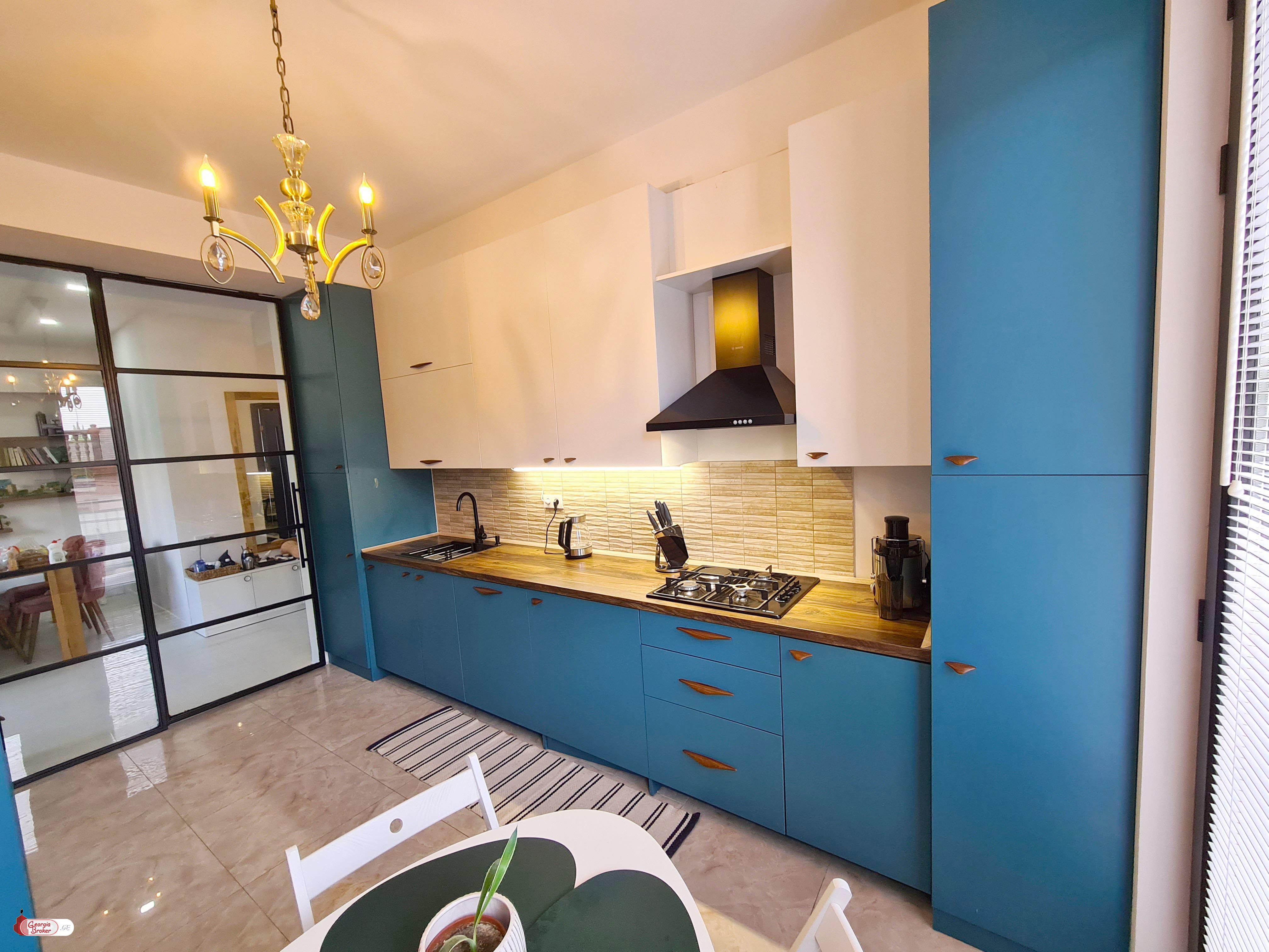 продается квартира с новым ремонтом 4-комнаты