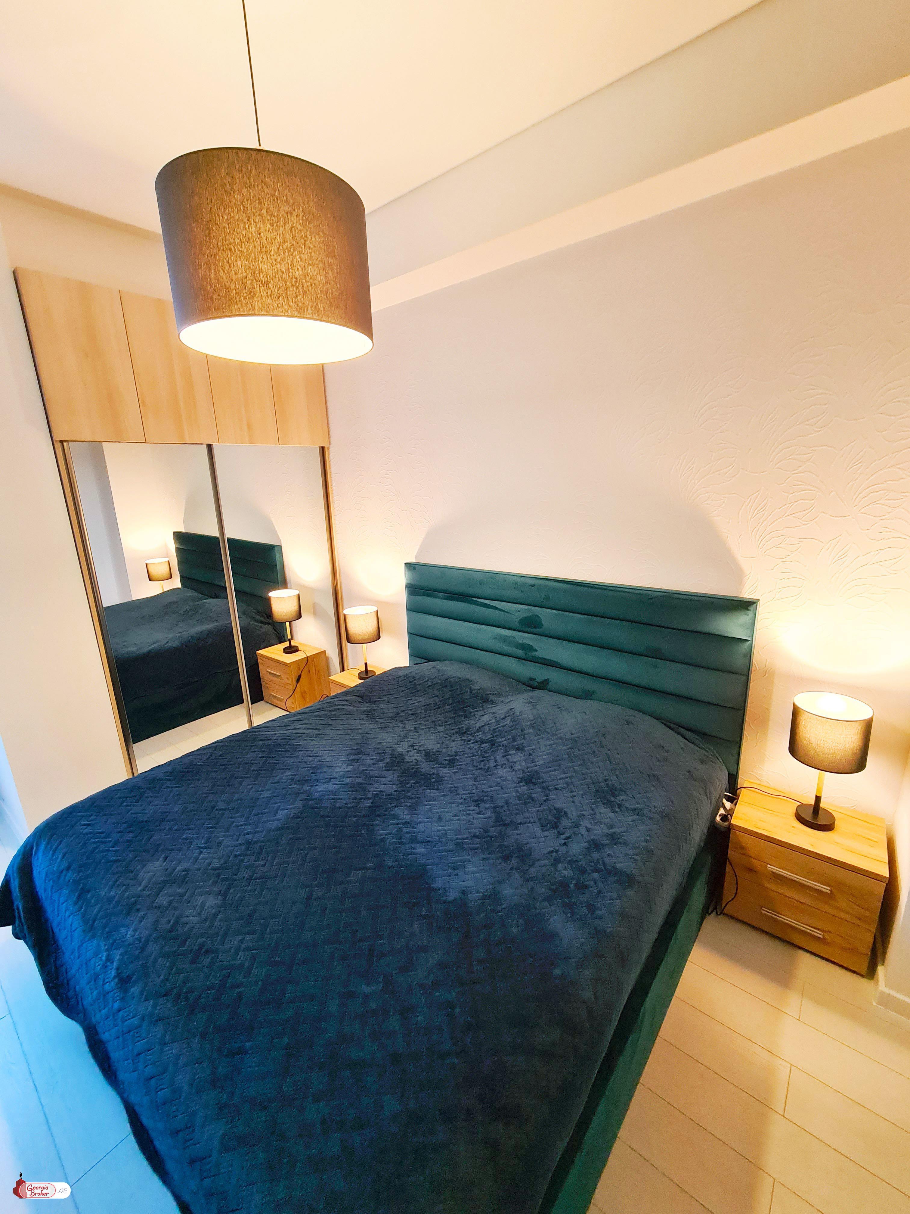 продается квартира с новым ремонтом 4-комнаты