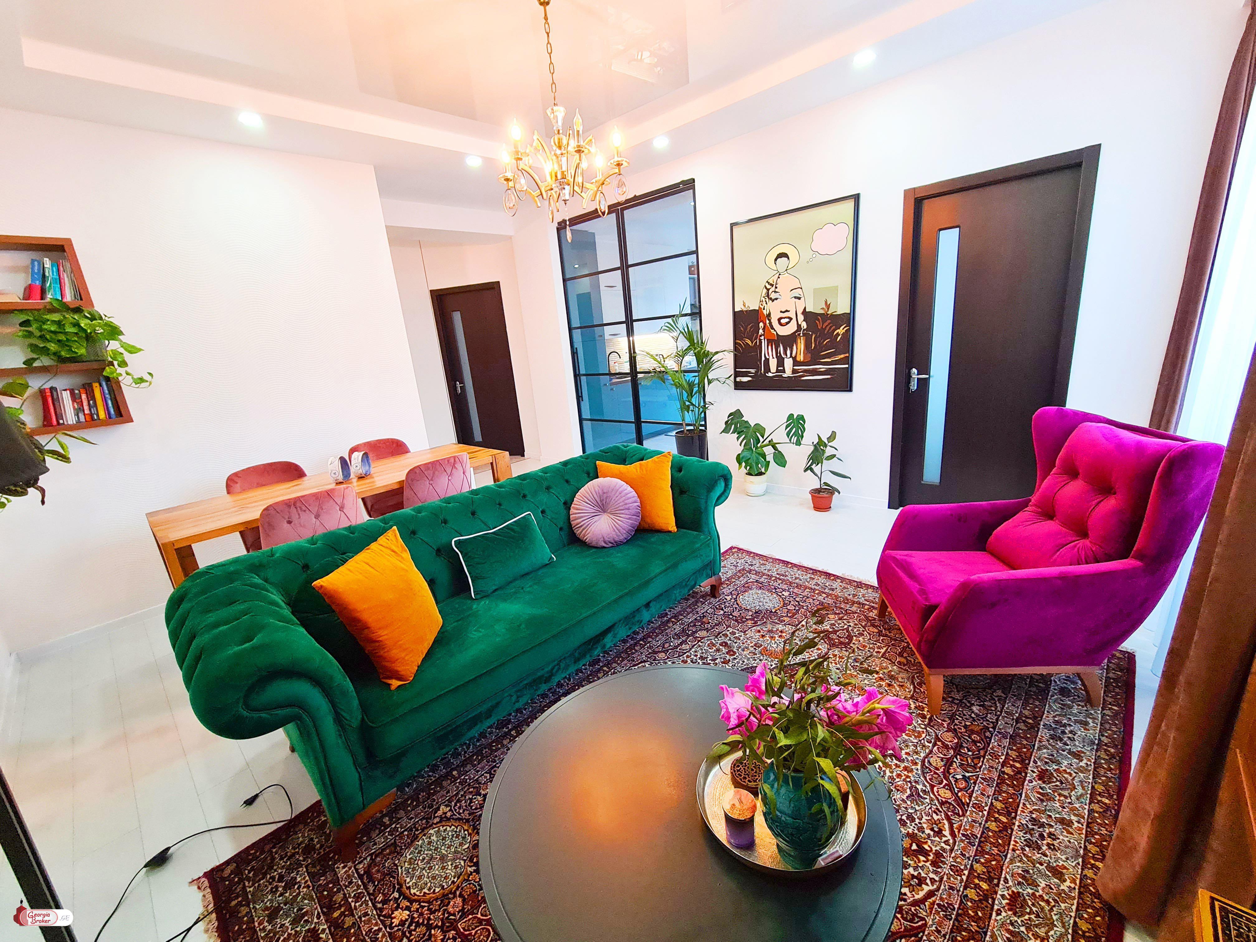 продается квартира с новым ремонтом 4-комнаты