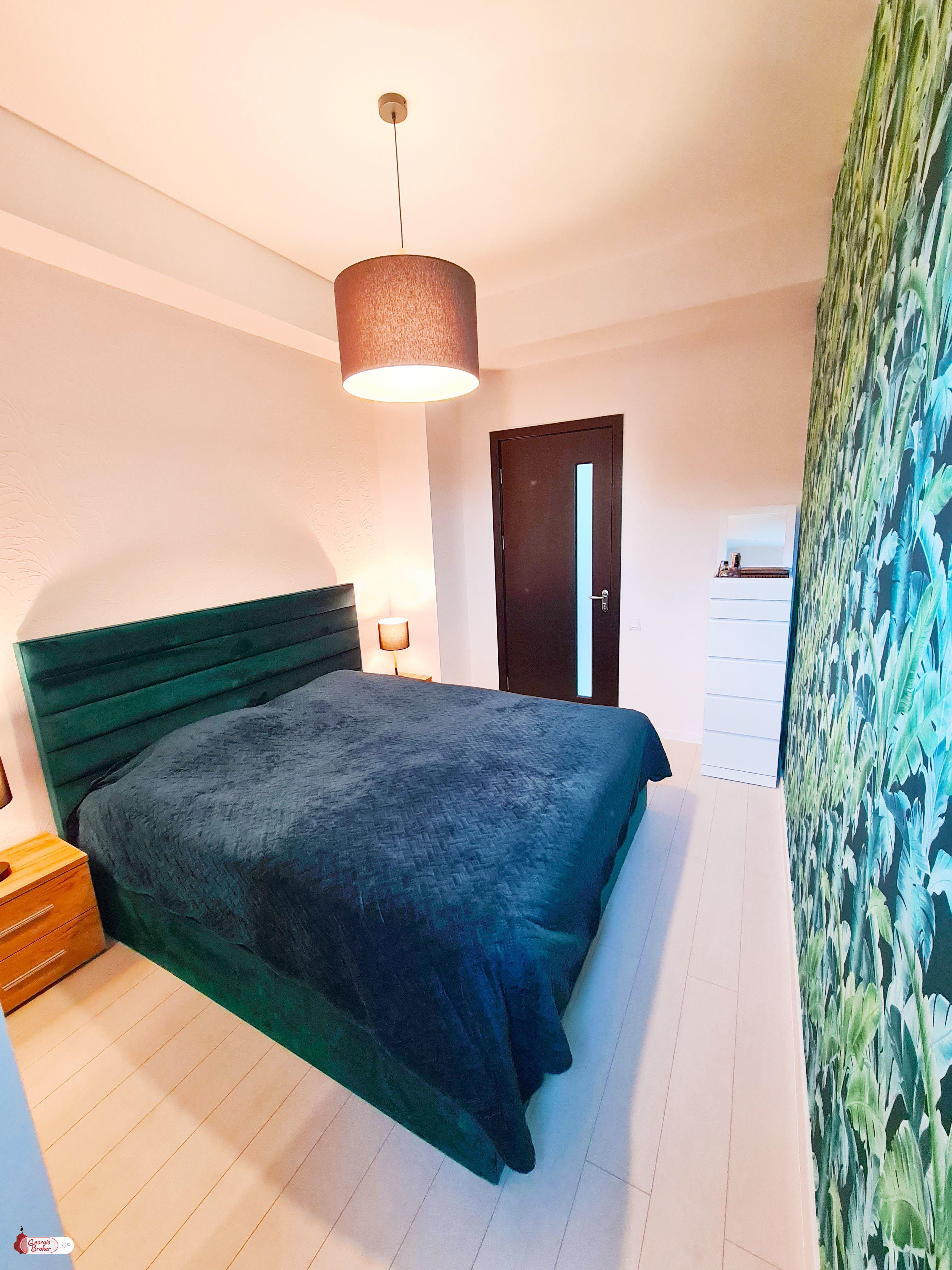 продается квартира с новым ремонтом 4-комнаты