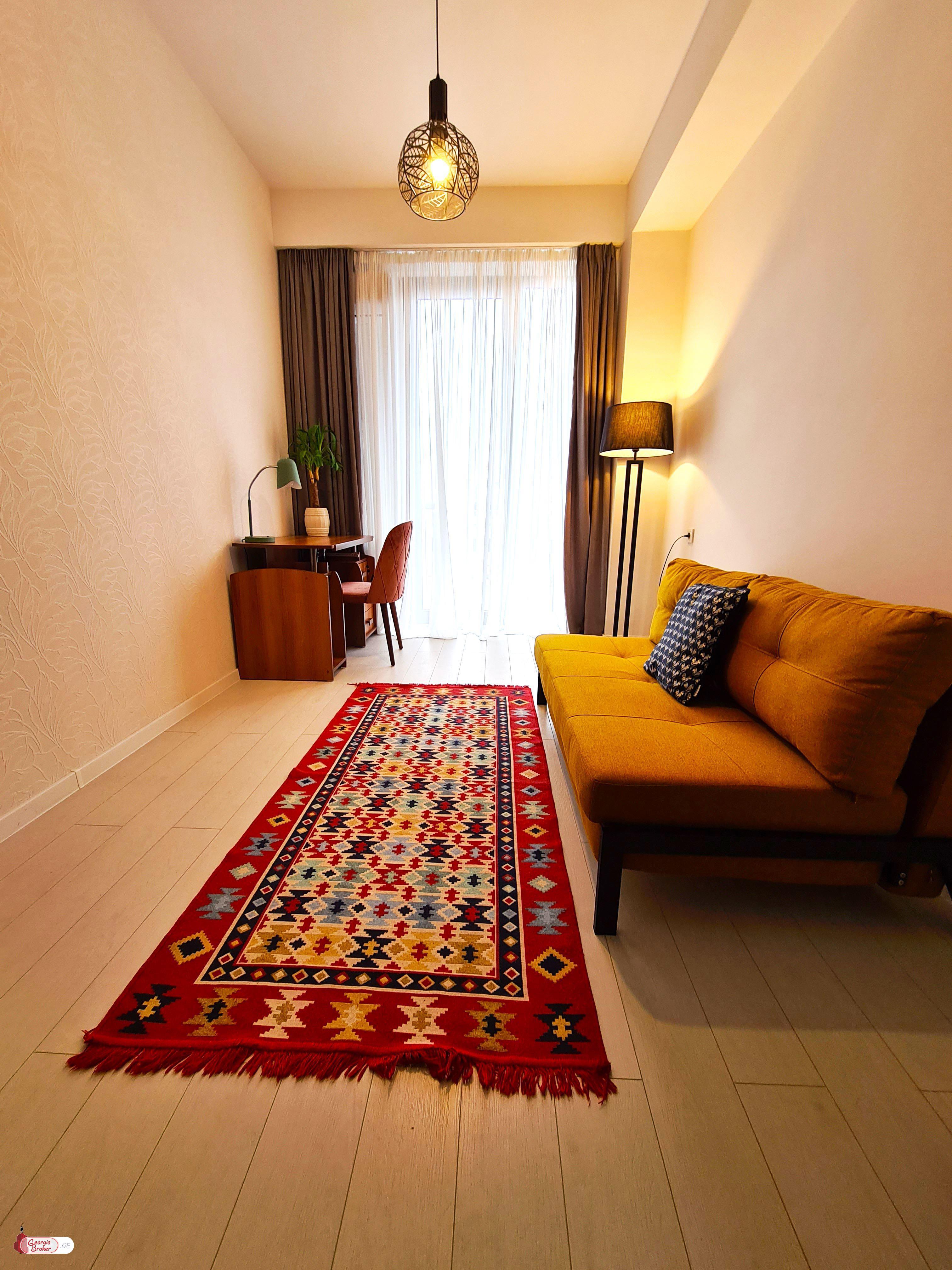 продается квартира с новым ремонтом 4-комнаты