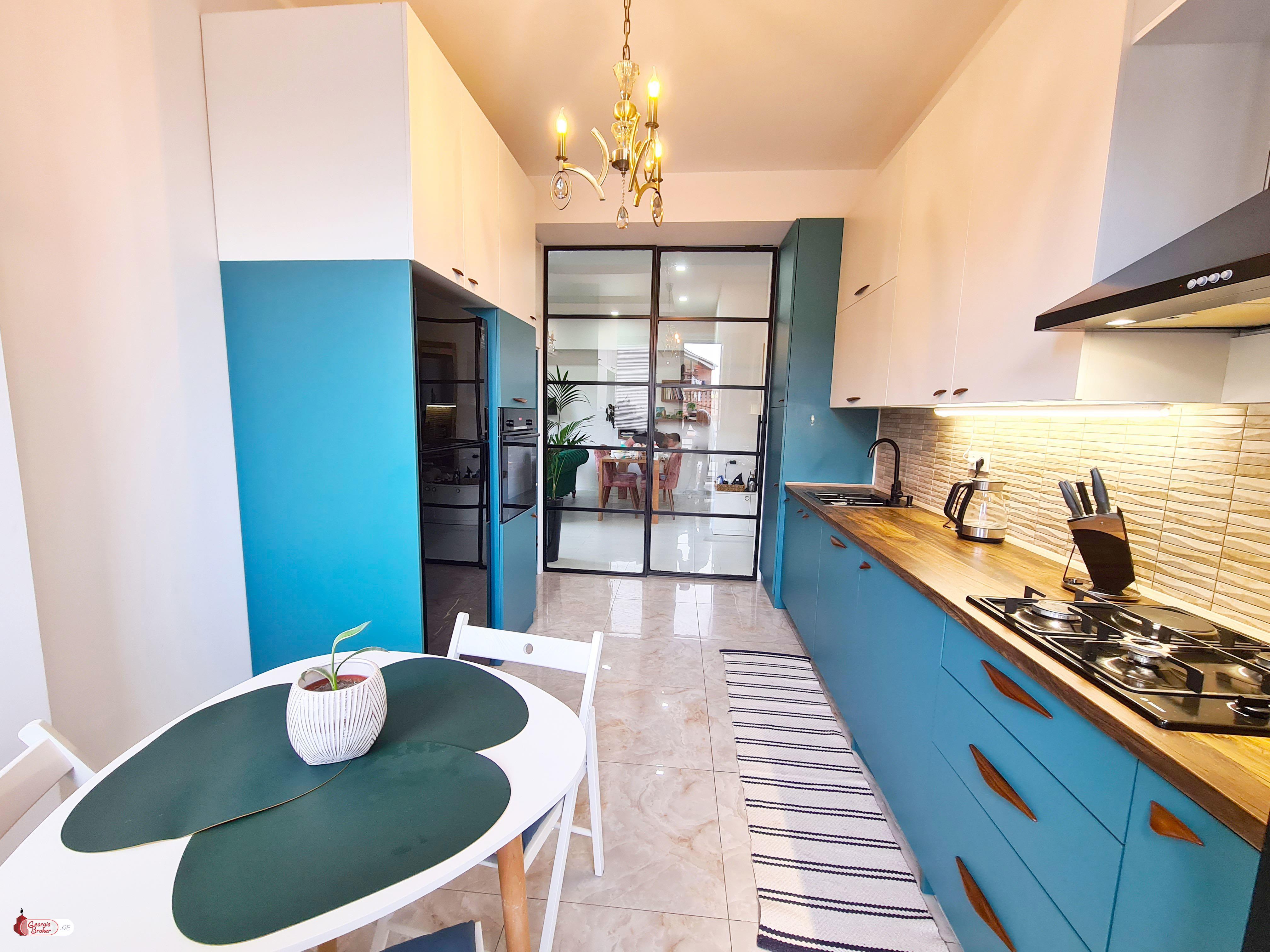 продается квартира с новым ремонтом 4-комнаты