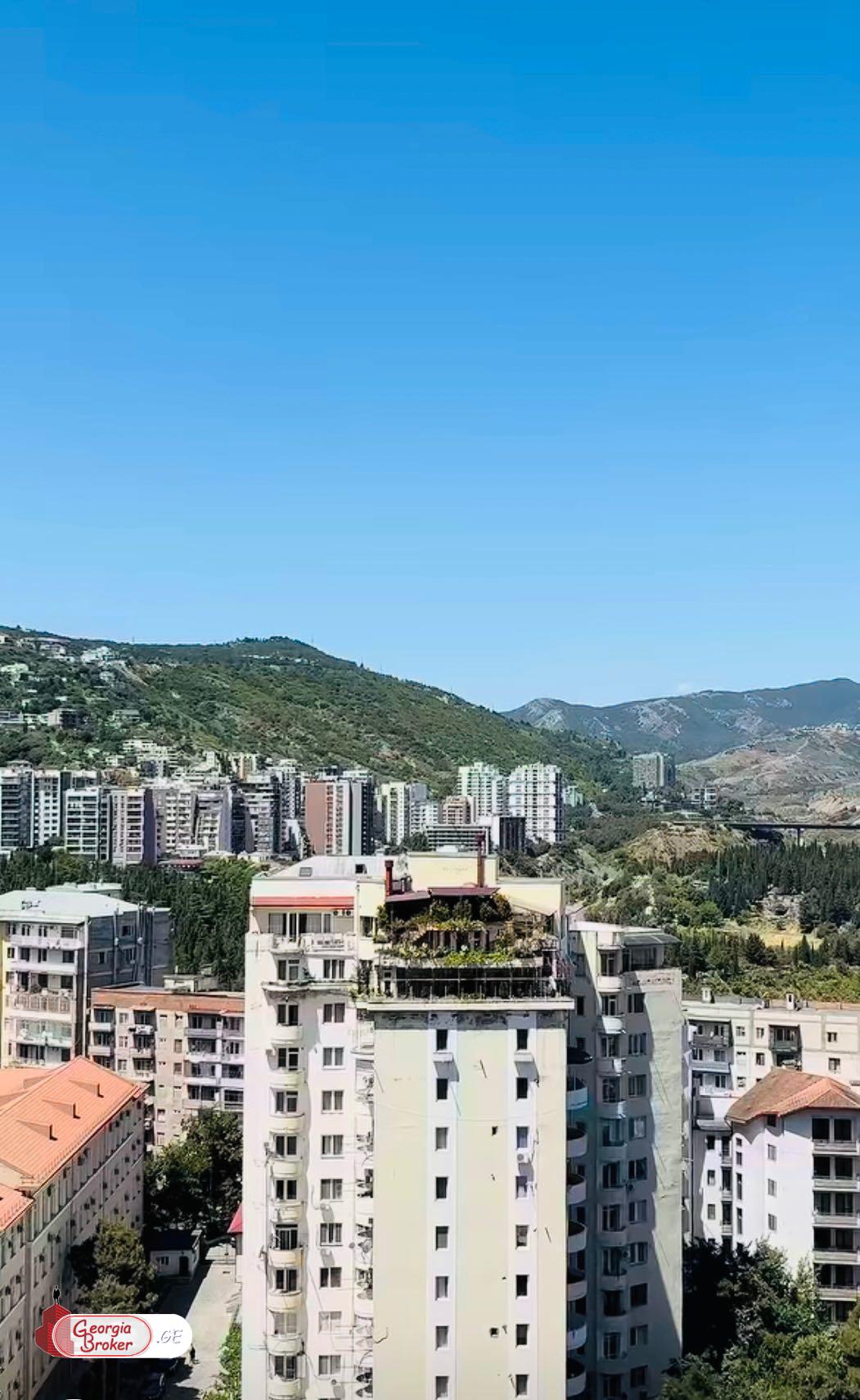 იყიდება ახალი გარემონტებული 5 ოთახიანი ბინა