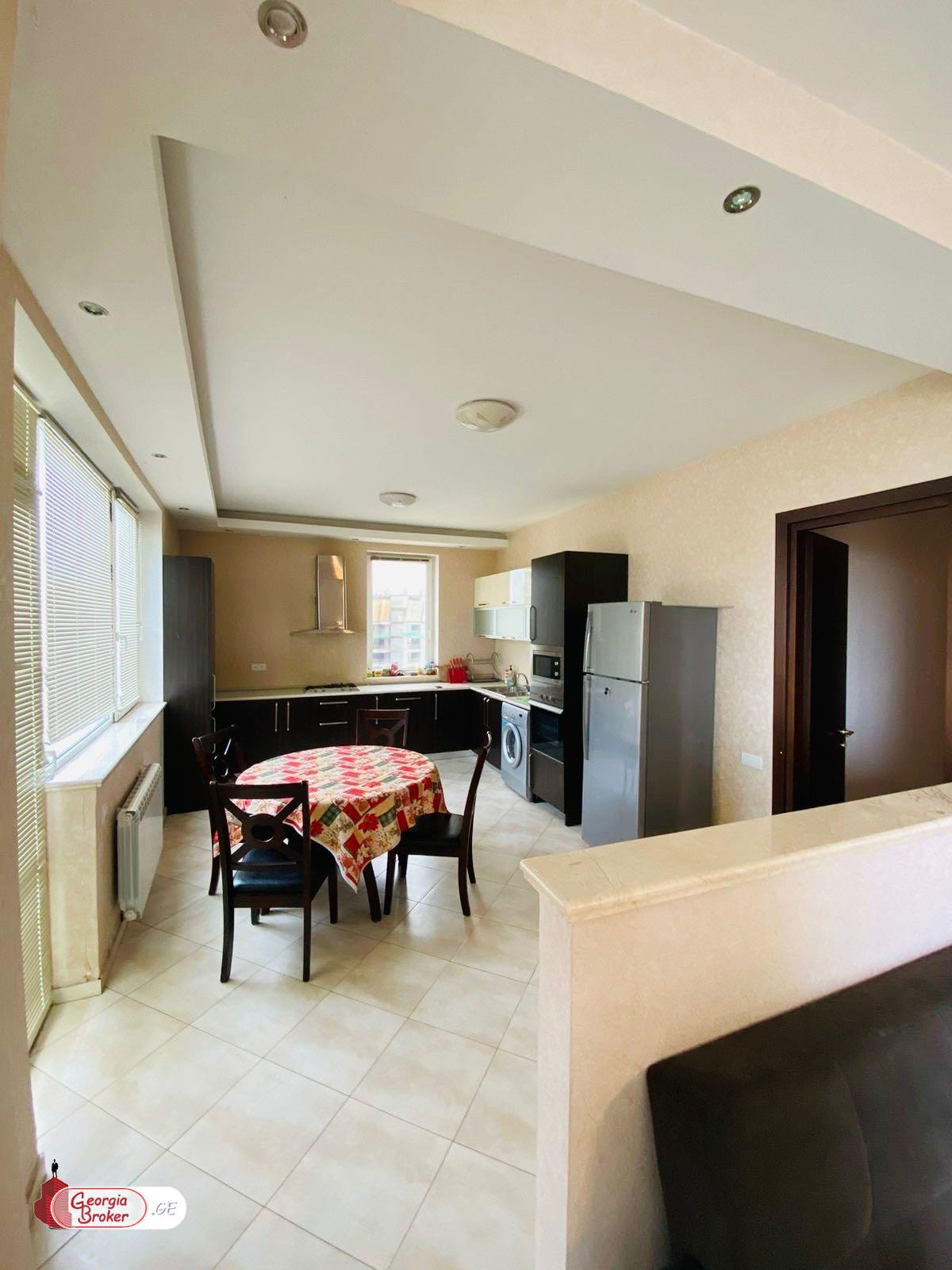 იყიდება ახალი გარემონტებული 5 ოთახიანი ბინა