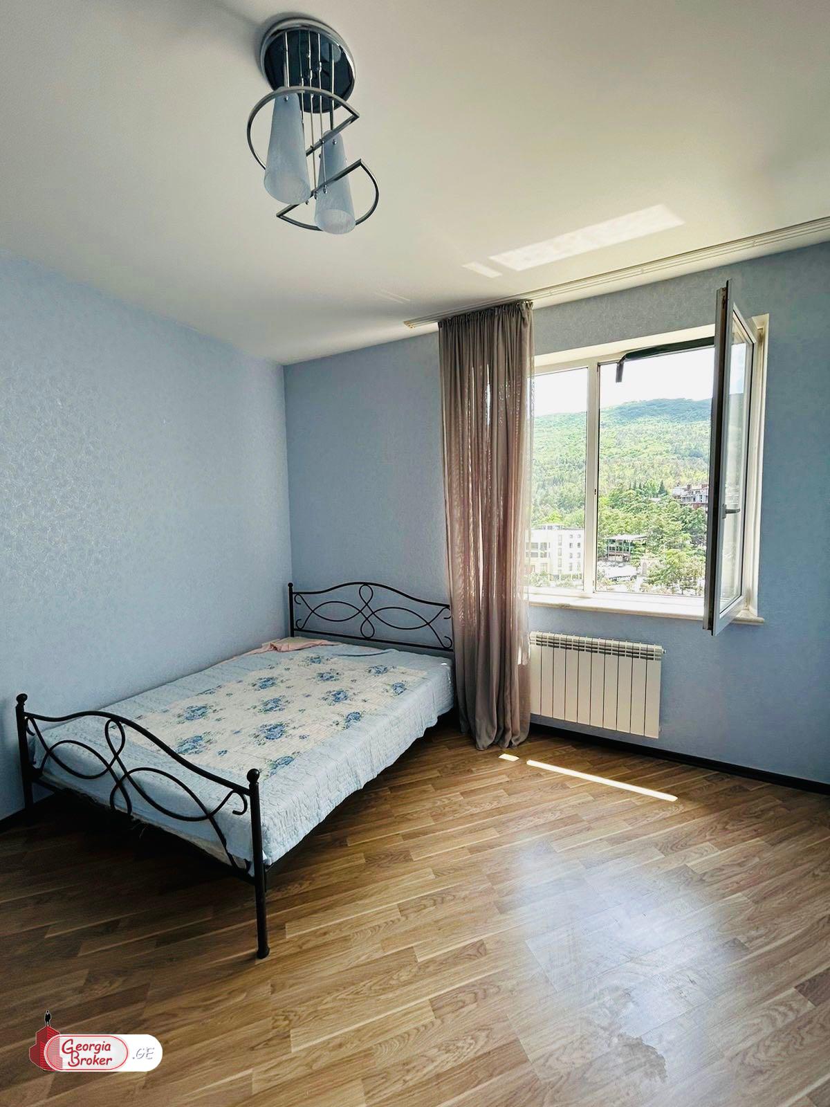 იყიდება ახალი გარემონტებული 5 ოთახიანი ბინა